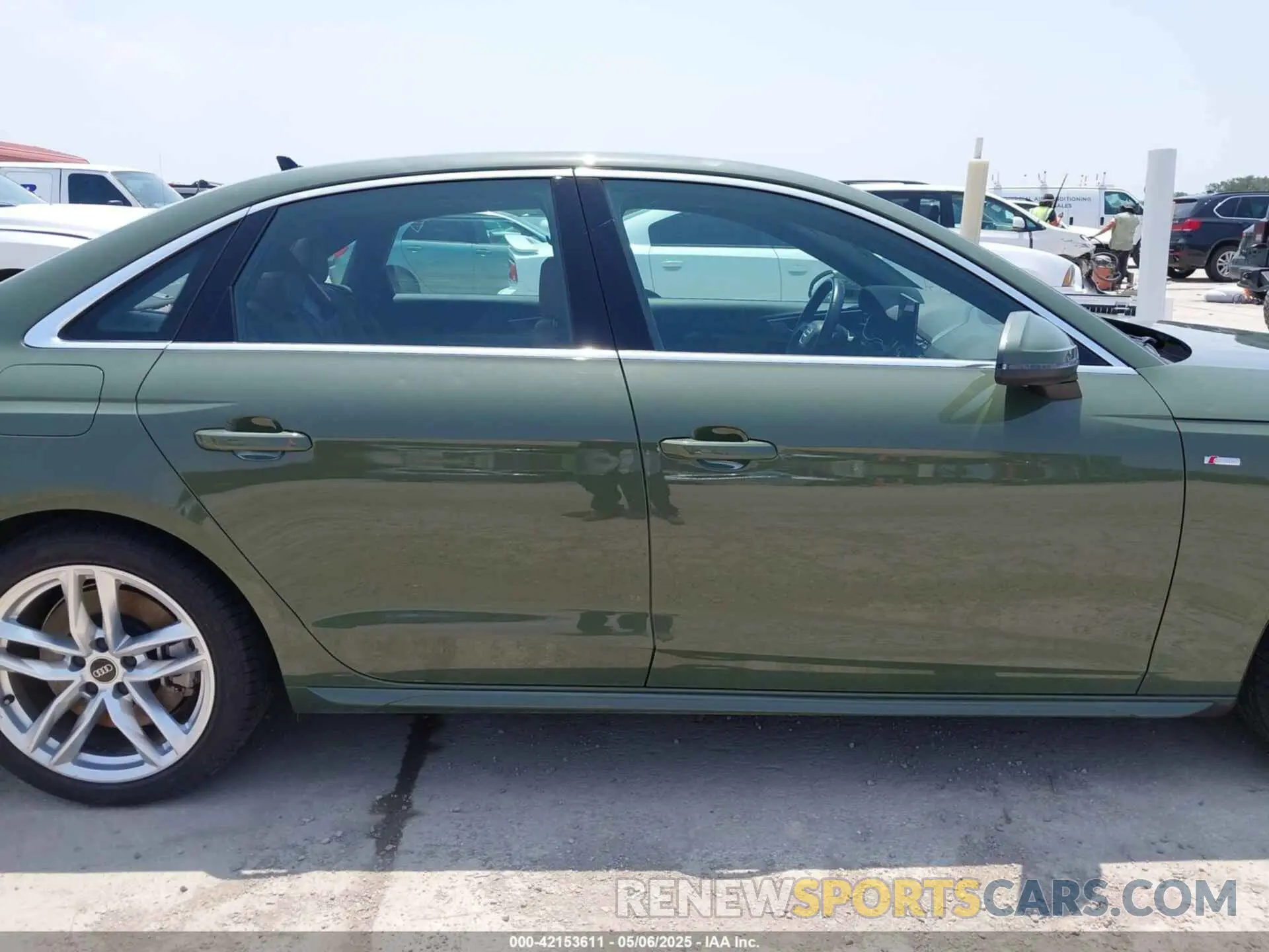 13 fotografías del automóvil dañado WAUEAAF45PN006549 AUDI A4 2023
