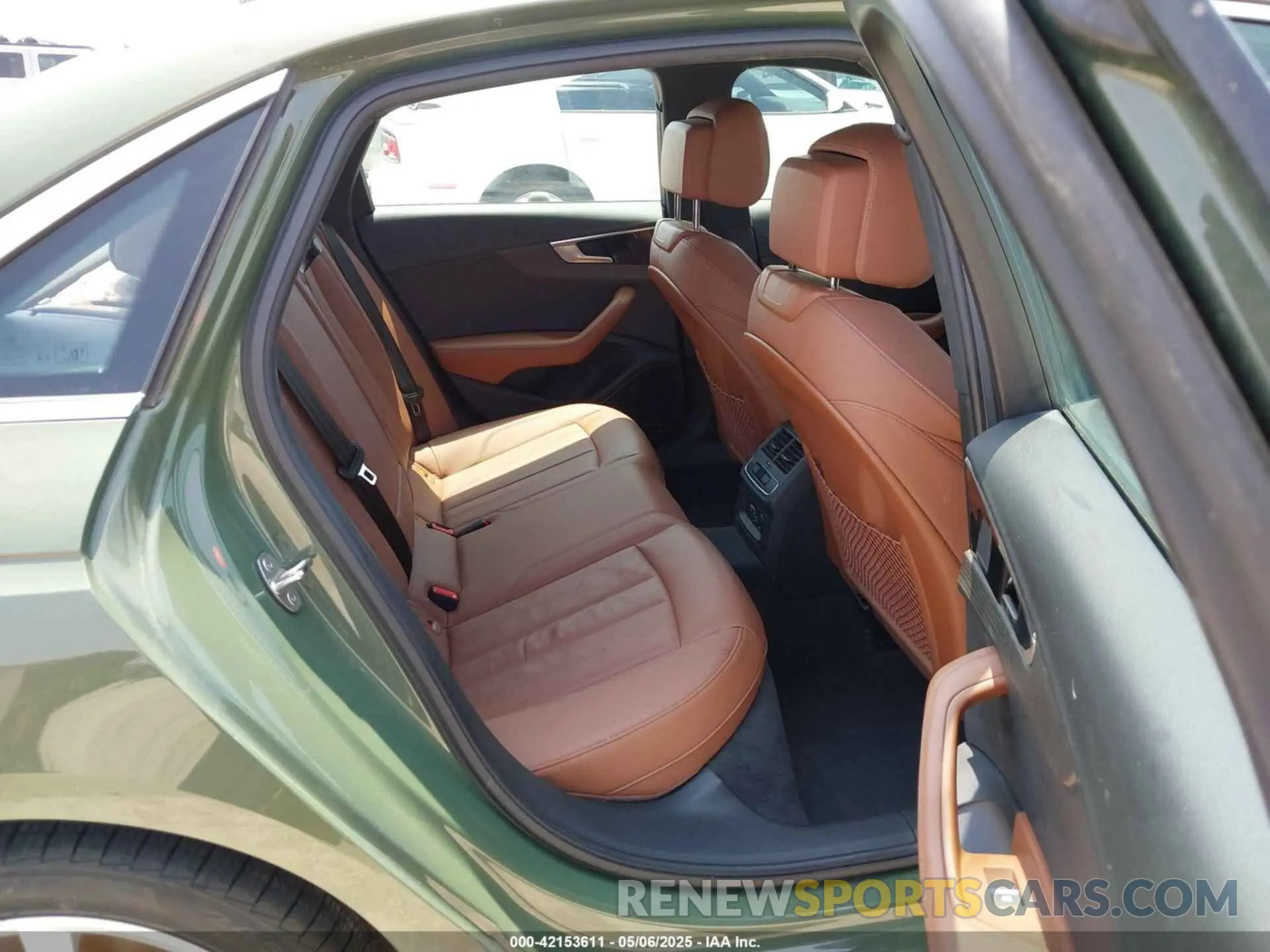 8 fotografías del automóvil dañado WAUEAAF45PN006549 AUDI A4 2023