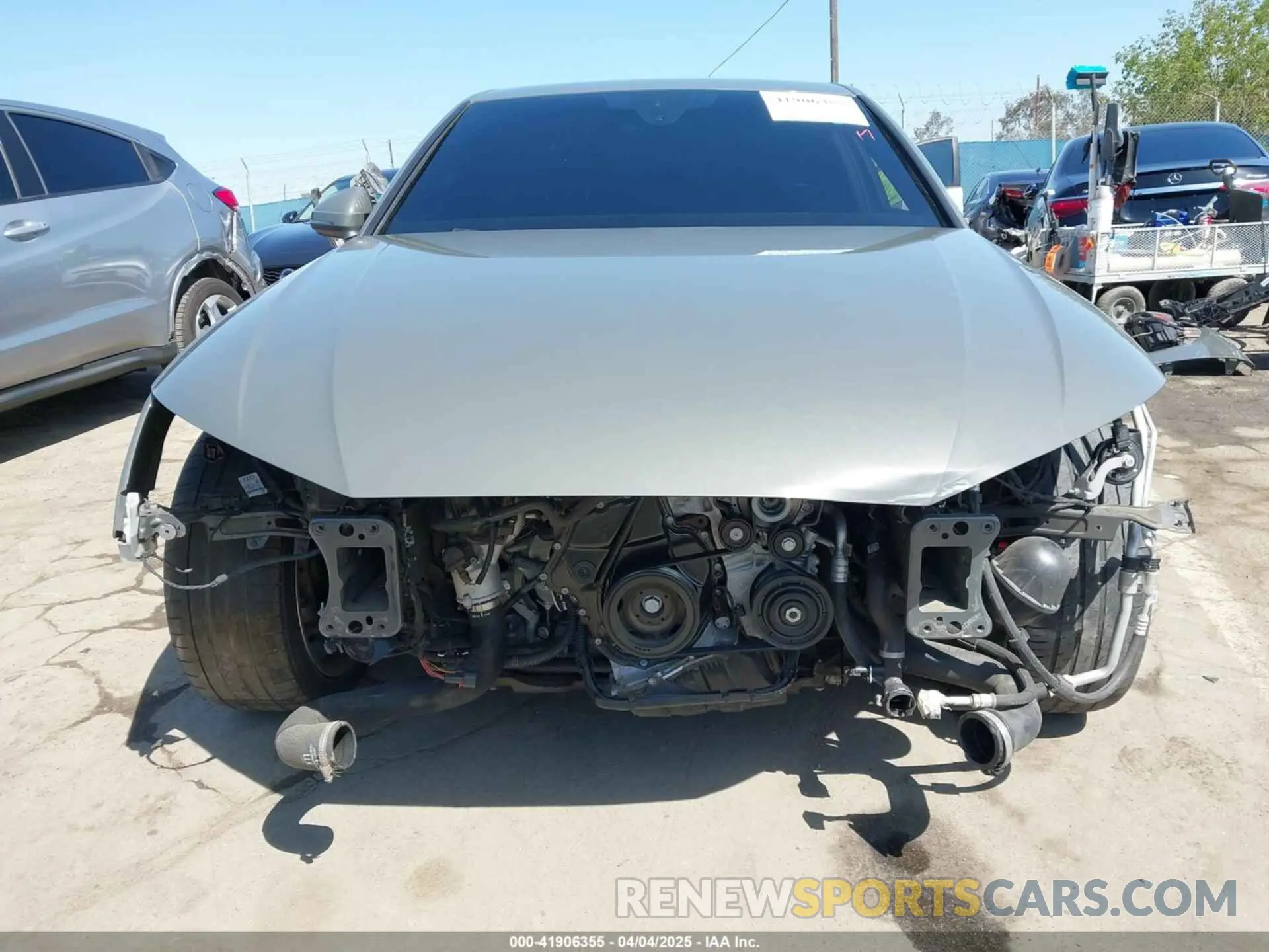 13 fotografías del automóvil dañado WAUEAAF45PN007135 AUDI A4 2023