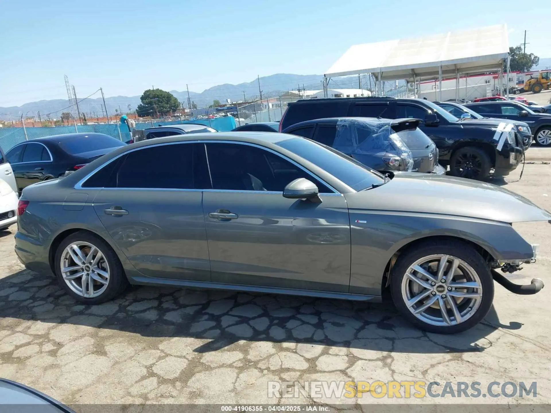 14 fotografías del automóvil dañado WAUEAAF45PN007135 AUDI A4 2023
