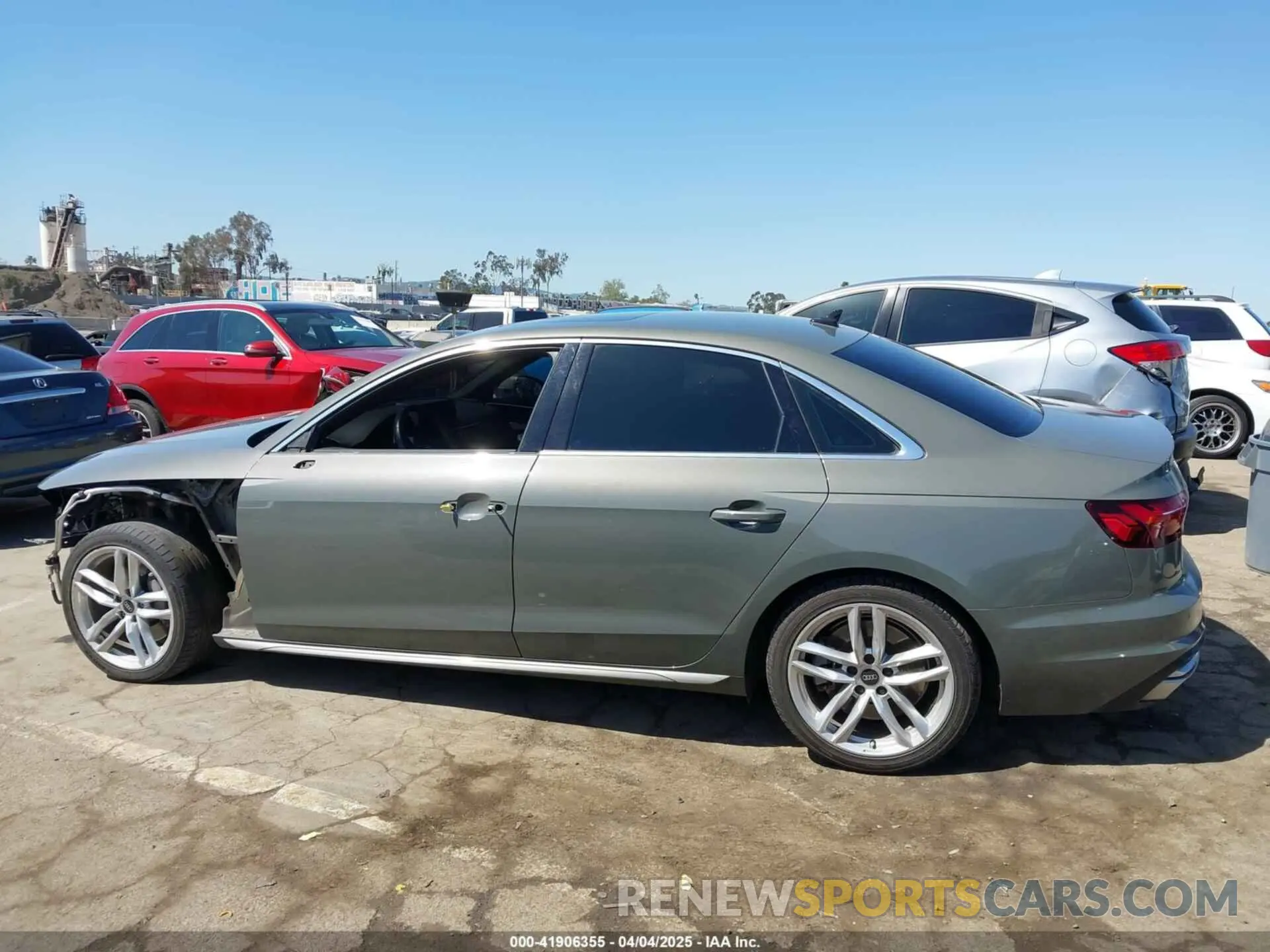 15 fotografías del automóvil dañado WAUEAAF45PN007135 AUDI A4 2023