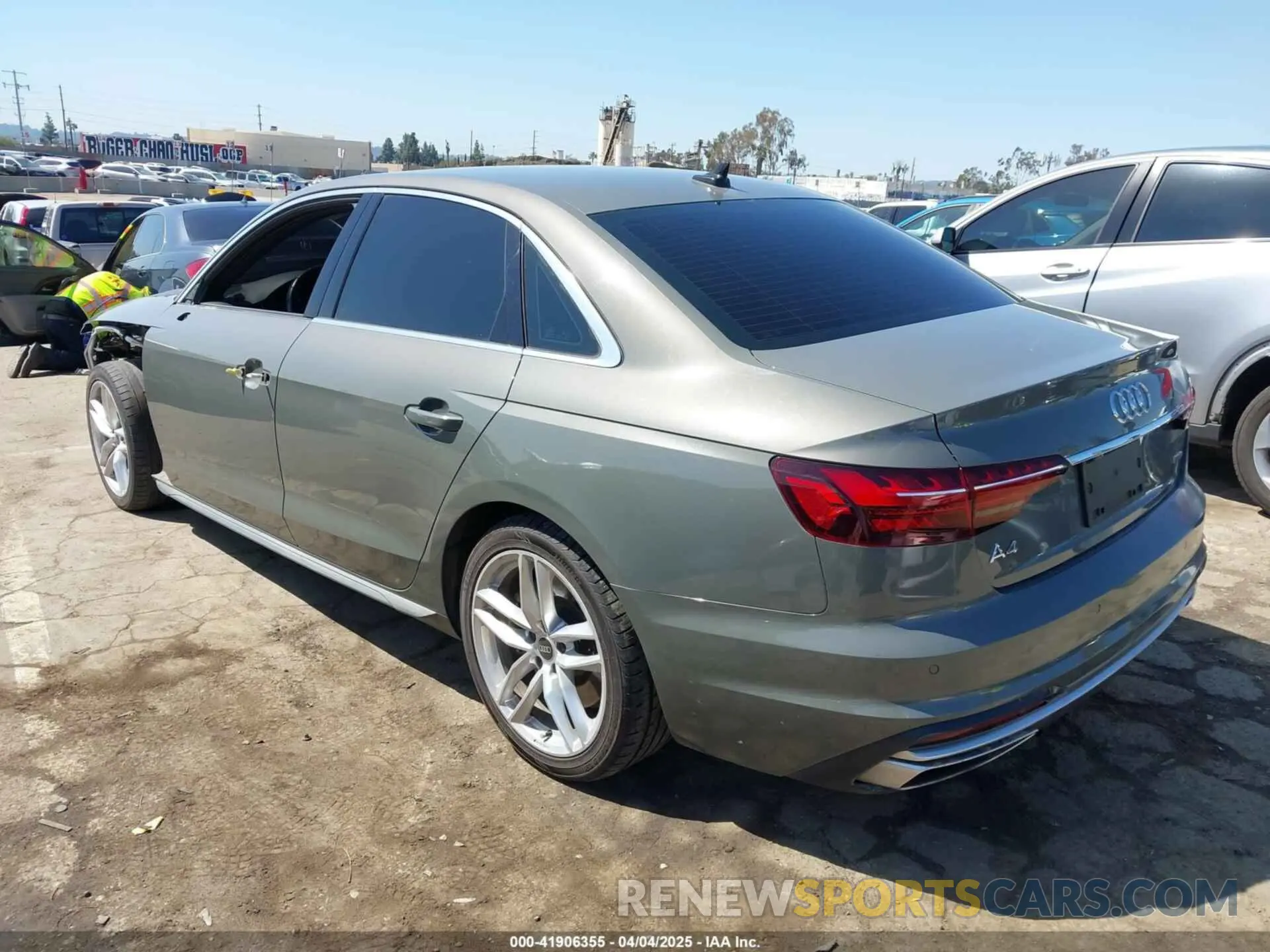 3 fotografías del automóvil dañado WAUEAAF45PN007135 AUDI A4 2023