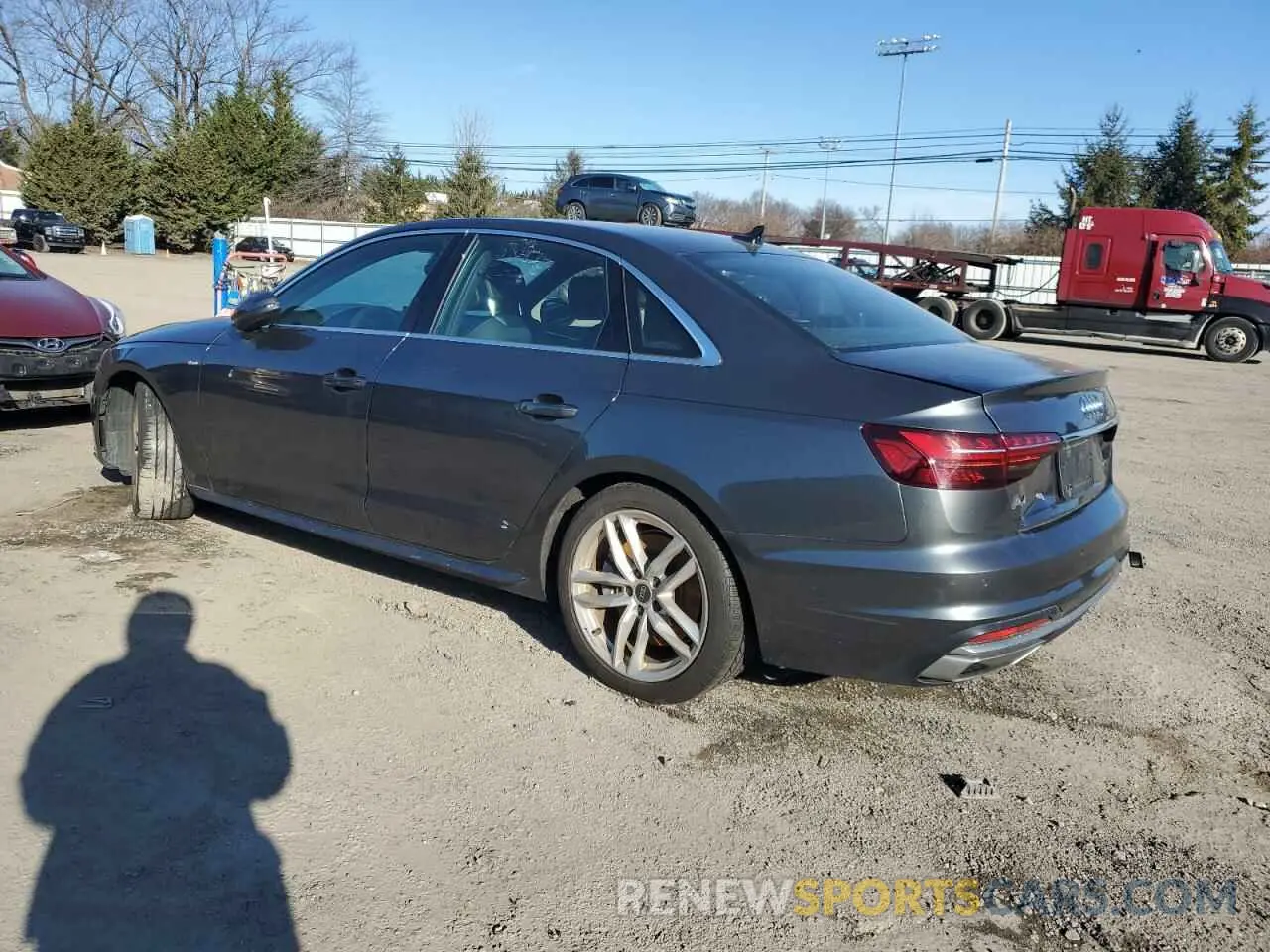 2 fotografías del automóvil dañado WAUEAAF45PN011623 AUDI A4 2023