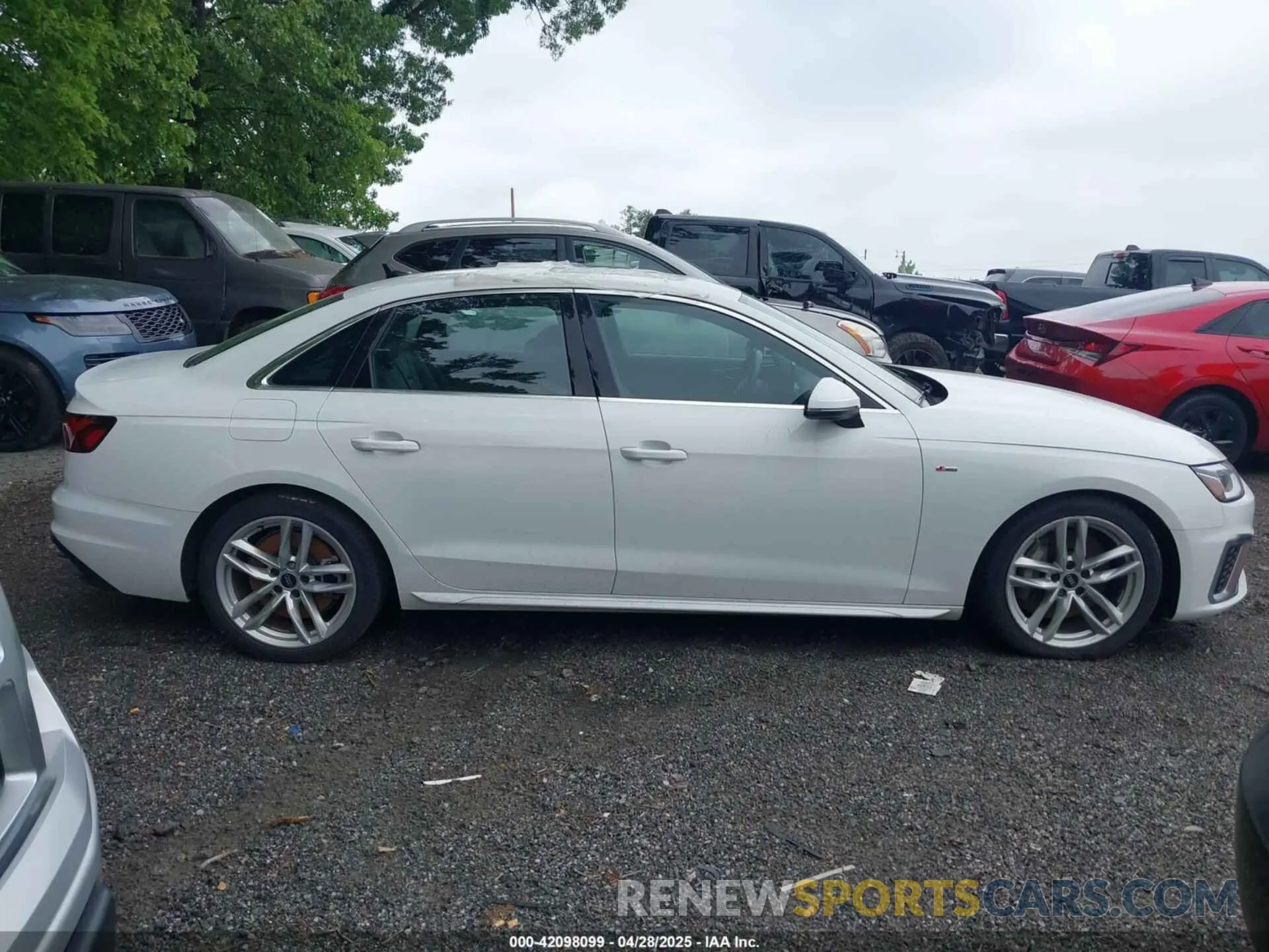 13 fotografías del automóvil dañado WAUEAAF47PN001966 AUDI A4 2023