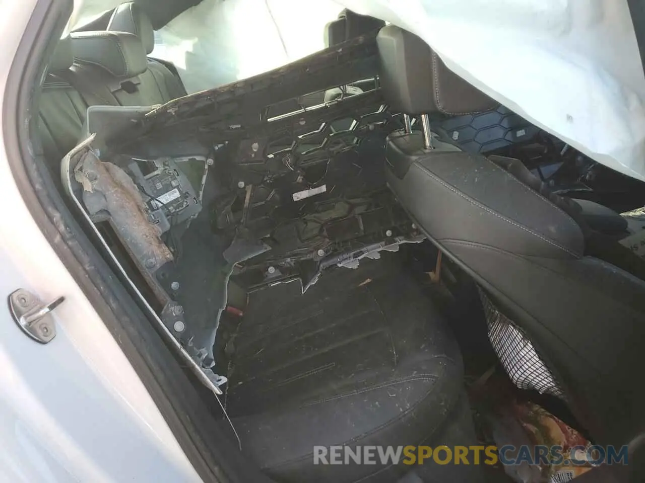 10 fotografías del automóvil dañado WAUEAAF47PN009372 AUDI A4 2023