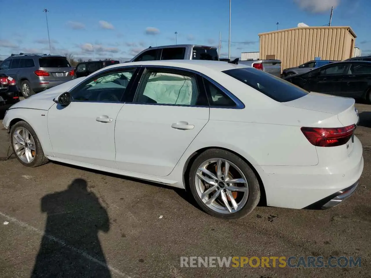 2 fotografías del automóvil dañado WAUEAAF47PN009372 AUDI A4 2023