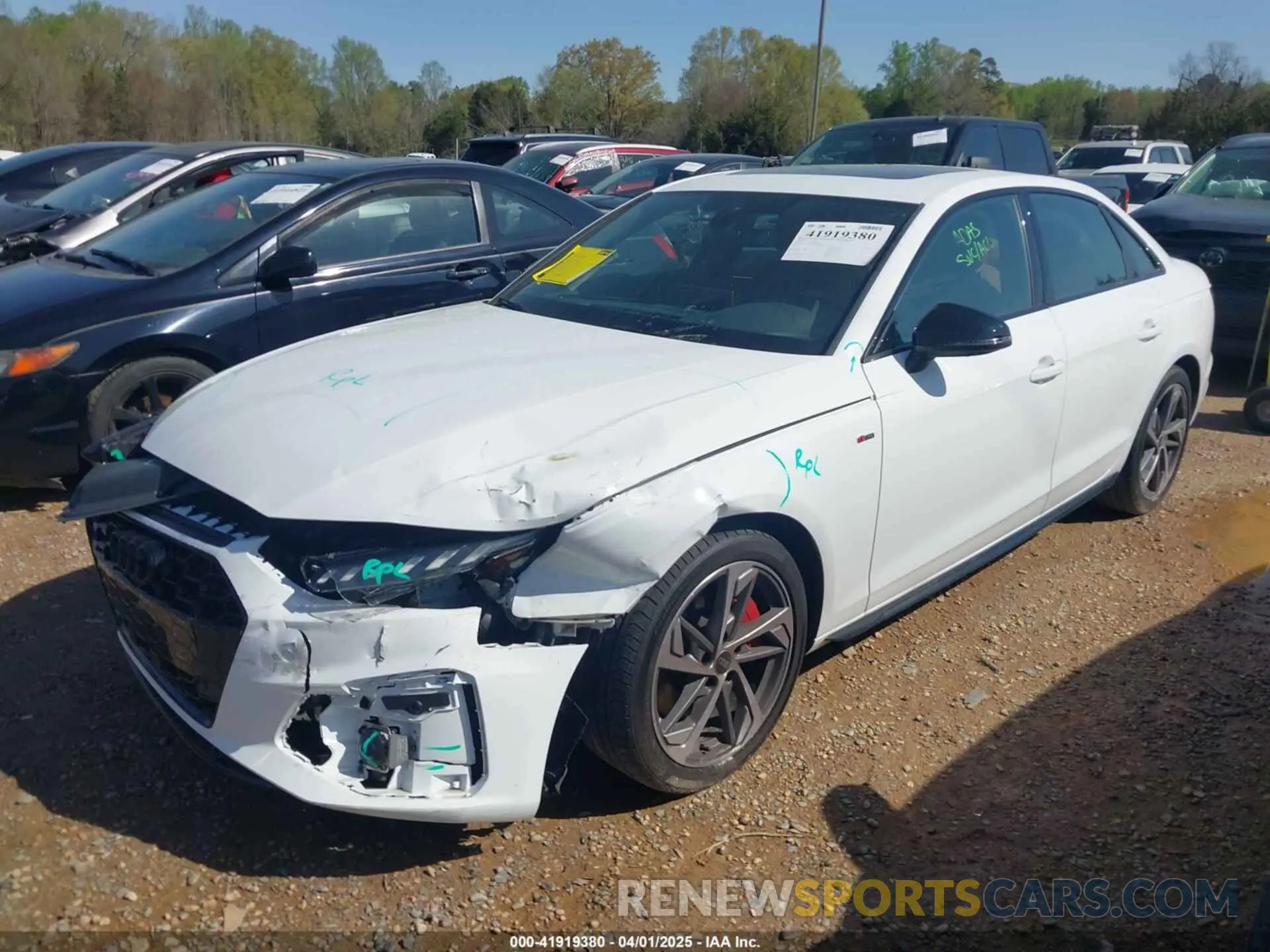 2 fotografías del automóvil dañado WAUEAAF49PA026939 AUDI A4 2023