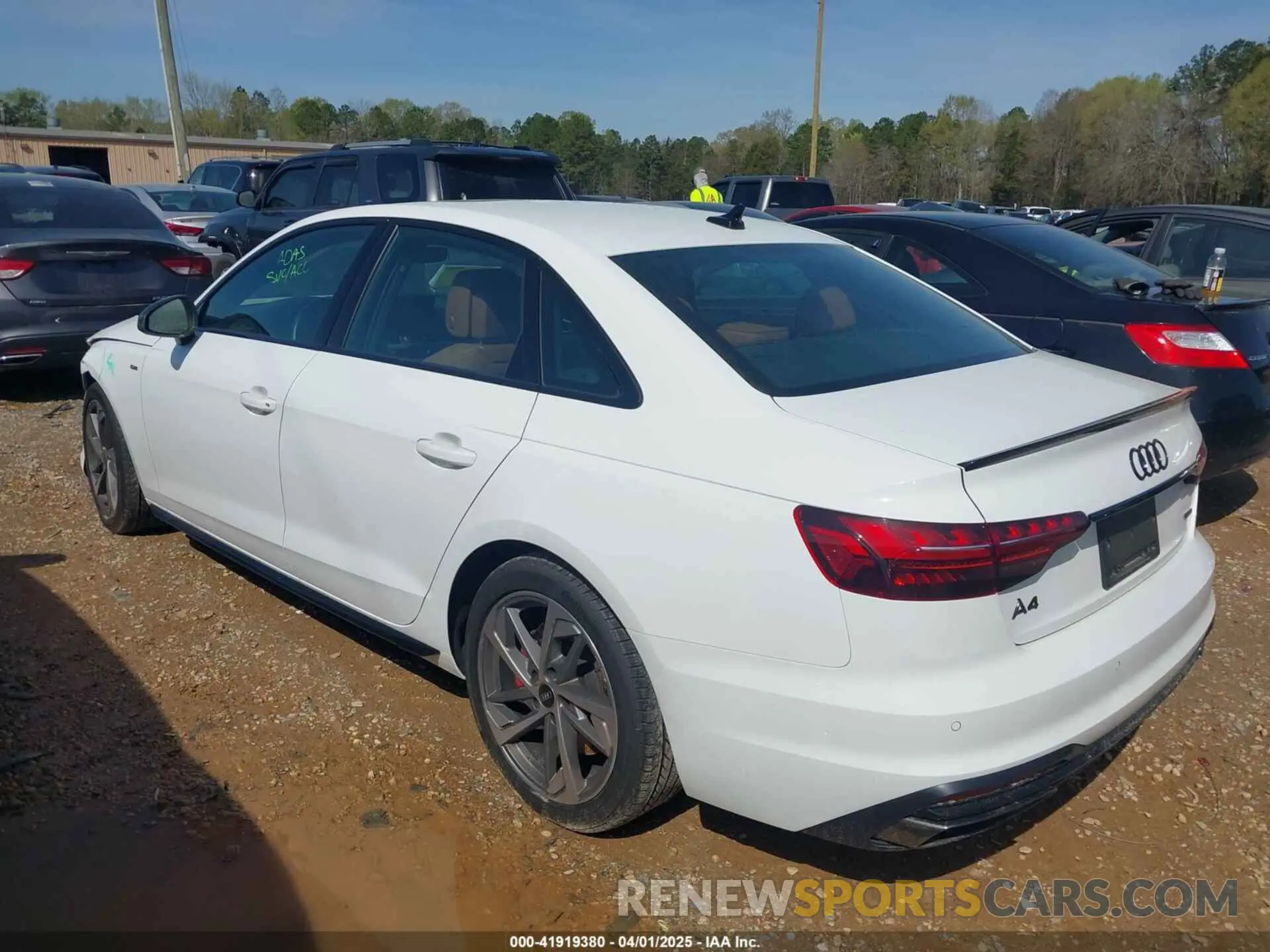 3 fotografías del automóvil dañado WAUEAAF49PA026939 AUDI A4 2023