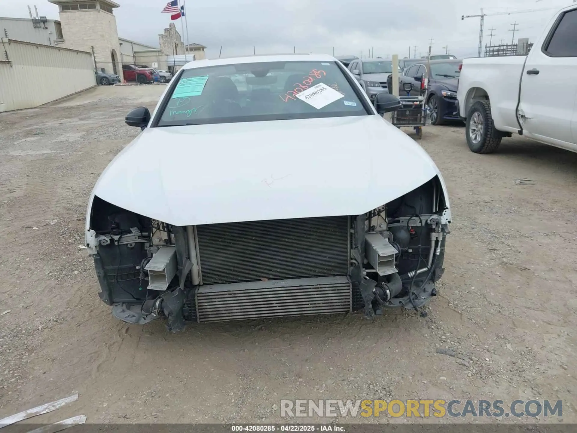 13 fotografías del automóvil dañado WAUEAAF49PA060122 AUDI A4 2023