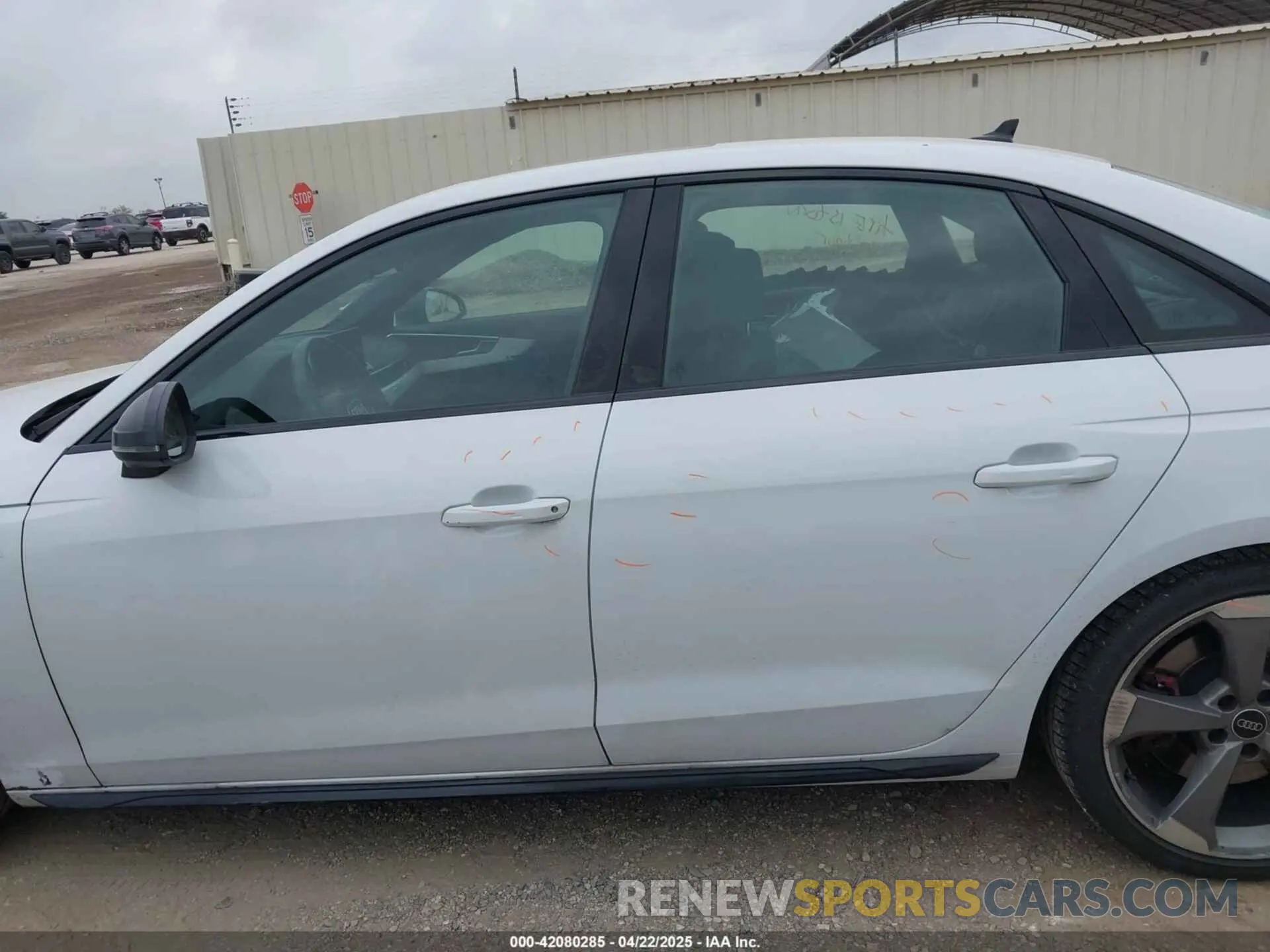 15 fotografías del automóvil dañado WAUEAAF49PA060122 AUDI A4 2023