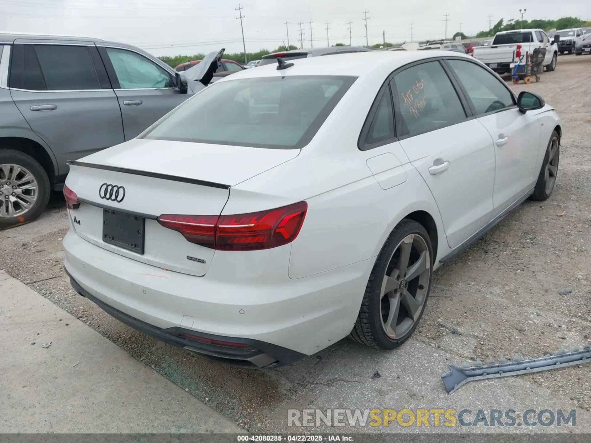 4 fotografías del automóvil dañado WAUEAAF49PA060122 AUDI A4 2023