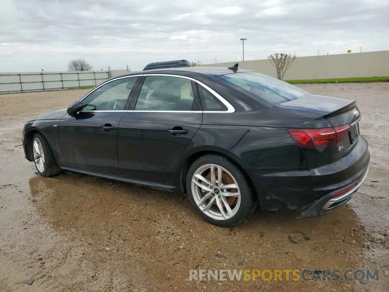 2 fotografías del automóvil dañado WAUEAAF49PN007042 AUDI A4 2023