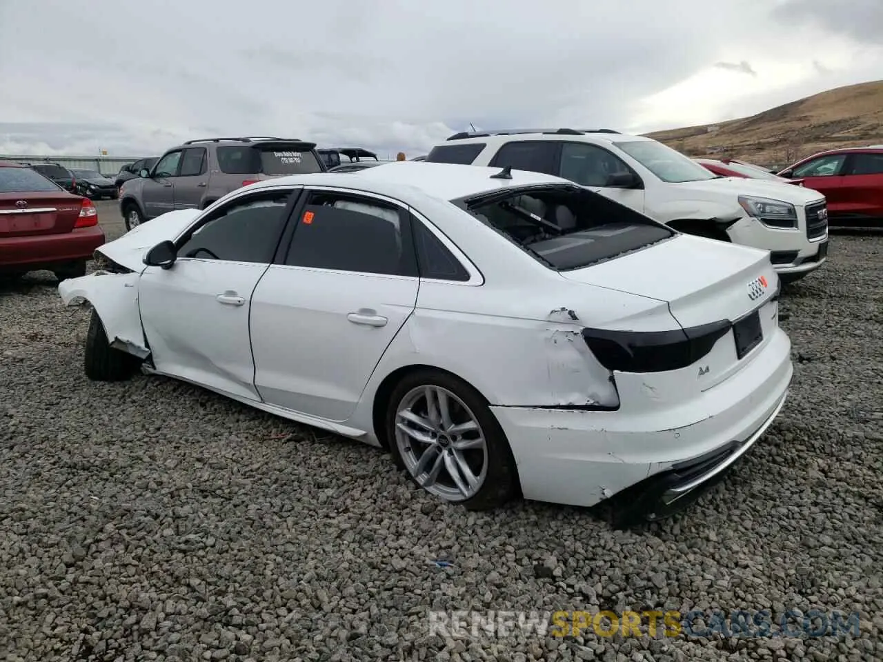 2 fotografías del automóvil dañado WAUEAAF4XPA020079 AUDI A4 2023