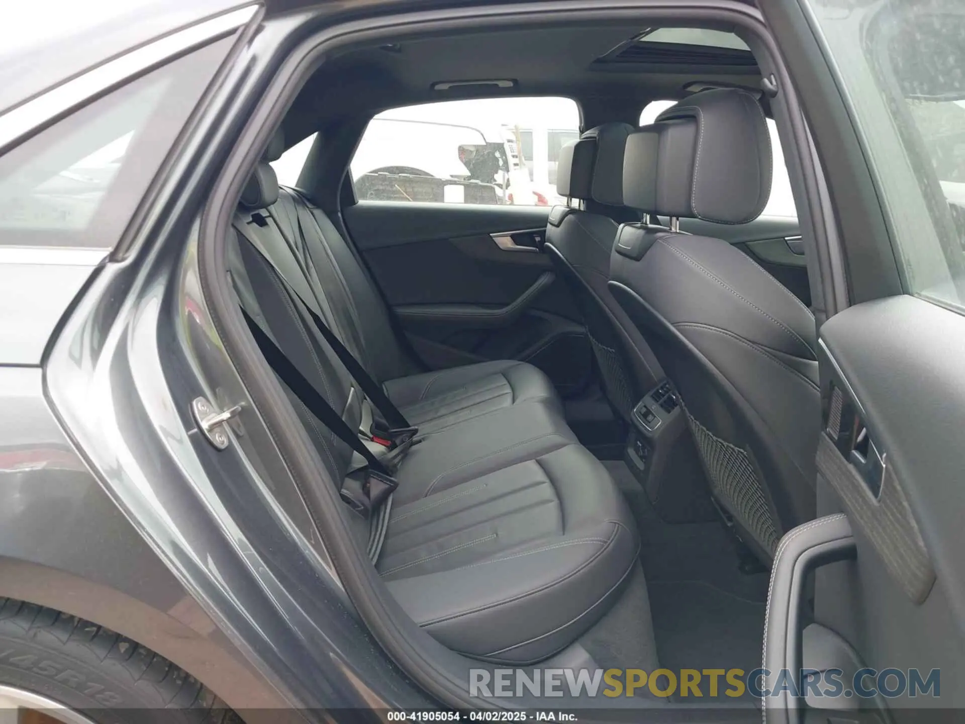 8 fotografías del automóvil dañado WAUEAAF4XPN006143 AUDI A4 2023