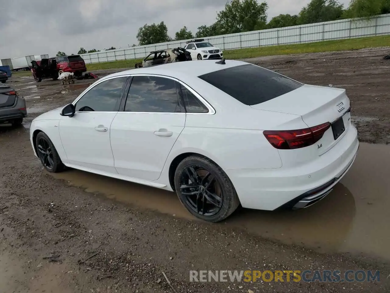 2 fotografías del automóvil dañado WAUEAAF4XPN006529 AUDI A4 2023