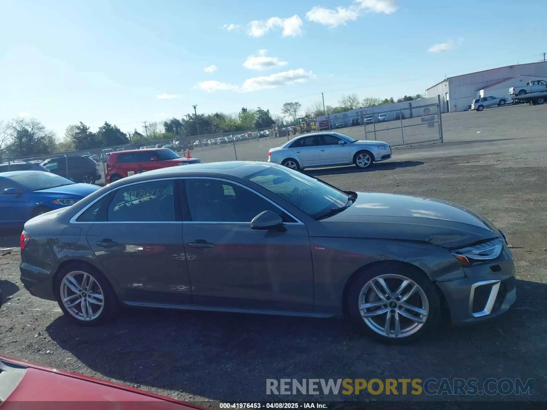 13 fotografías del automóvil dañado WAUFABF43PN008858 AUDI A4 2023