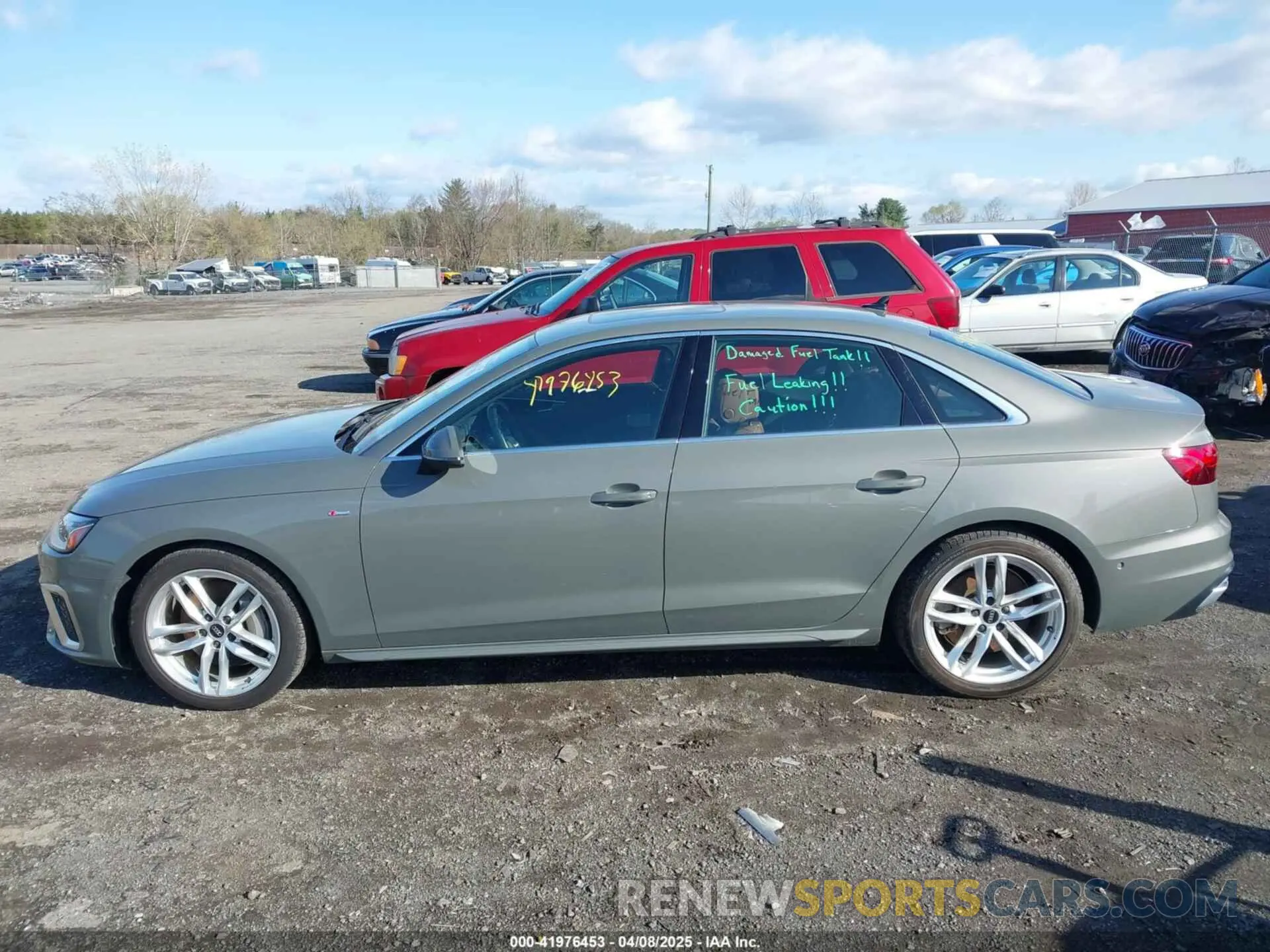 14 fotografías del automóvil dañado WAUFABF43PN008858 AUDI A4 2023