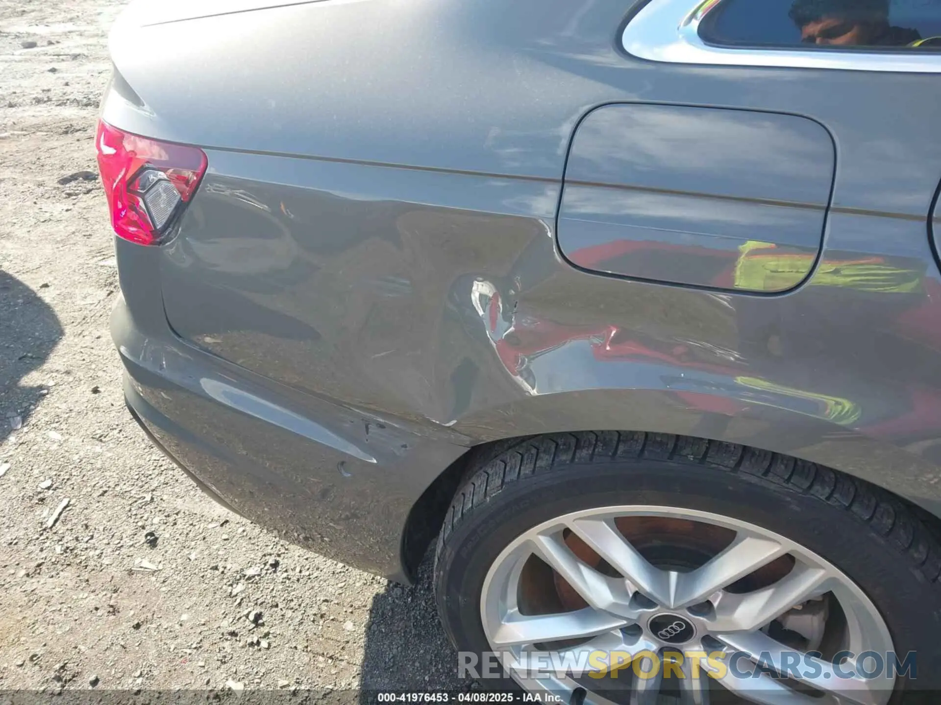 17 fotografías del automóvil dañado WAUFABF43PN008858 AUDI A4 2023