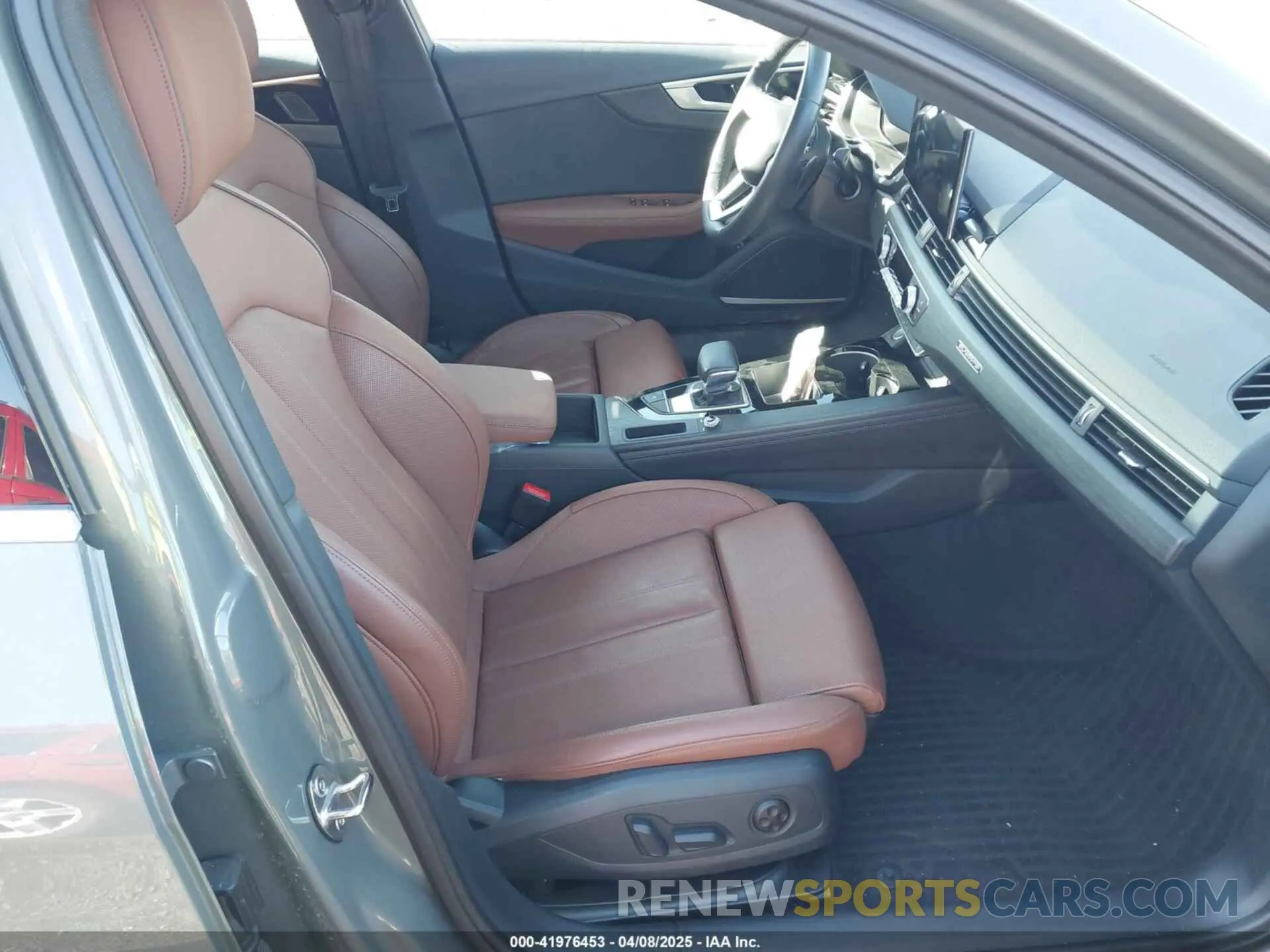 5 fotografías del automóvil dañado WAUFABF43PN008858 AUDI A4 2023