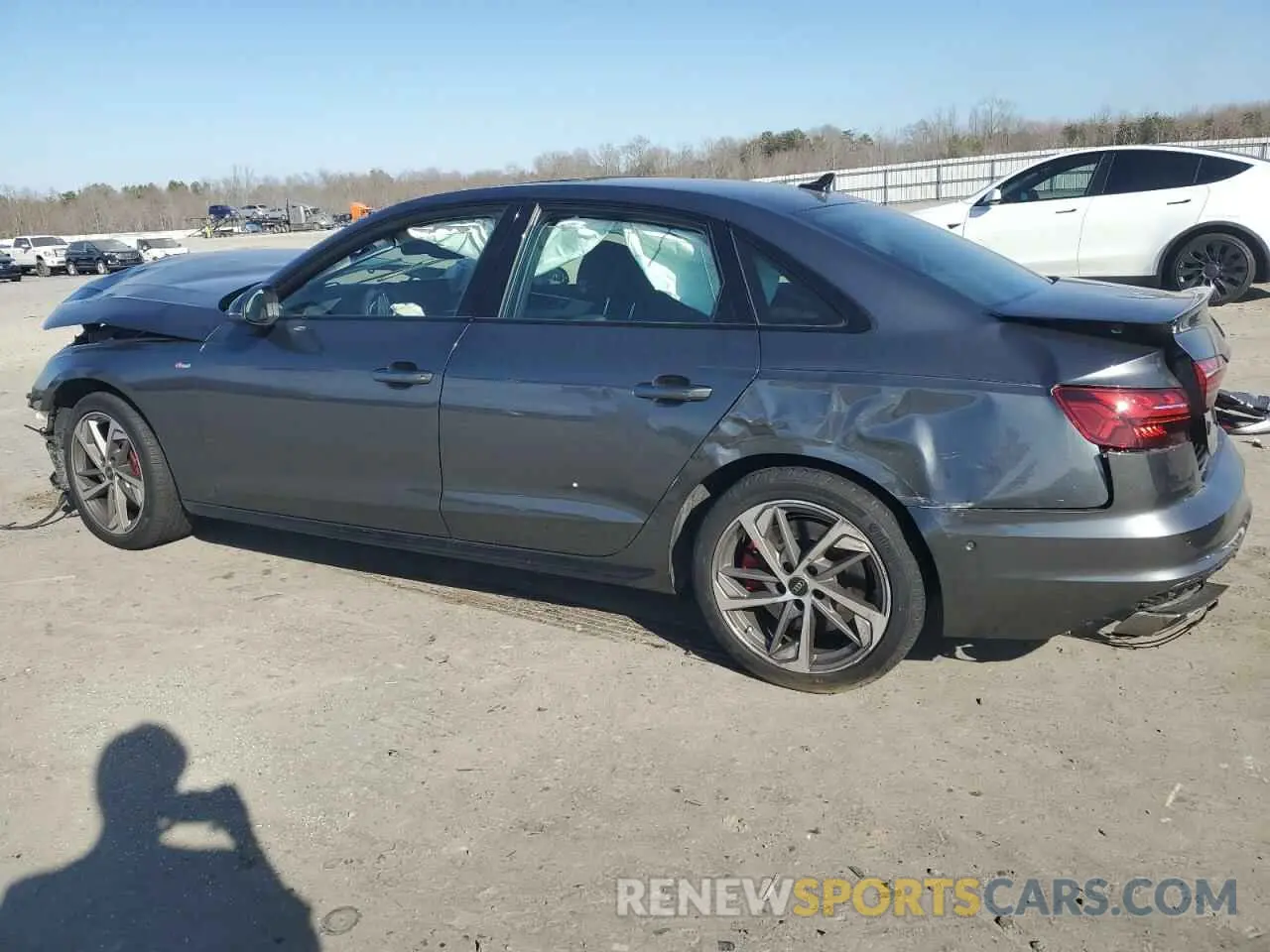 2 fotografías del automóvil dañado WAUFABF49PA004644 AUDI A4 2023
