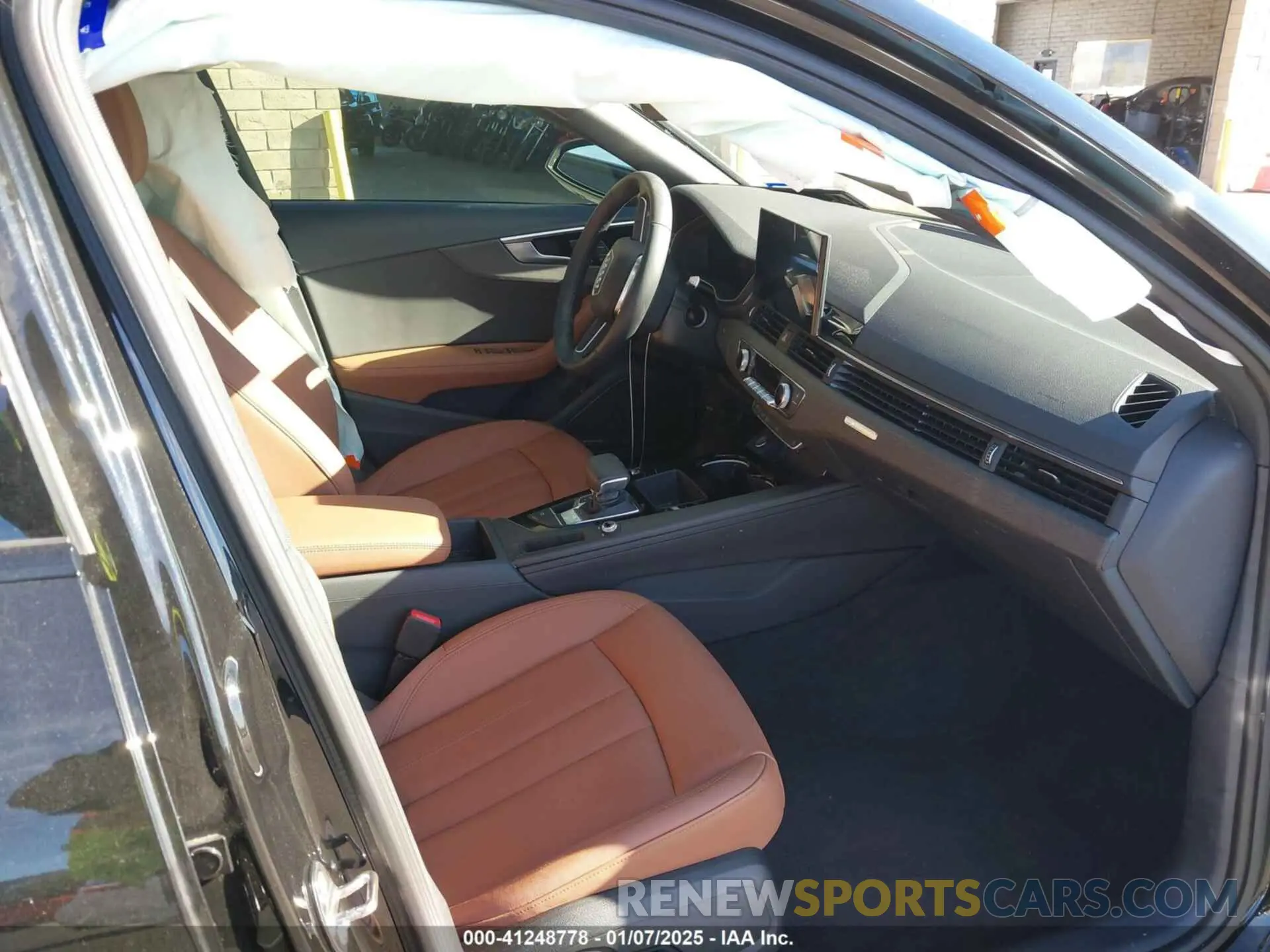 5 fotografías del automóvil dañado WAUBBAF49RN010199 AUDI A4 2024