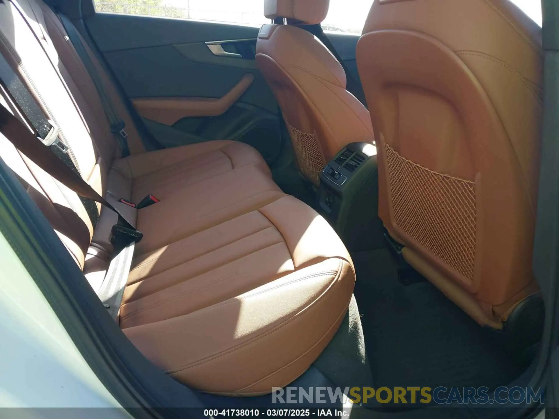 8 fotografías del automóvil dañado WAUDAAF49RN001904 AUDI A4 2024