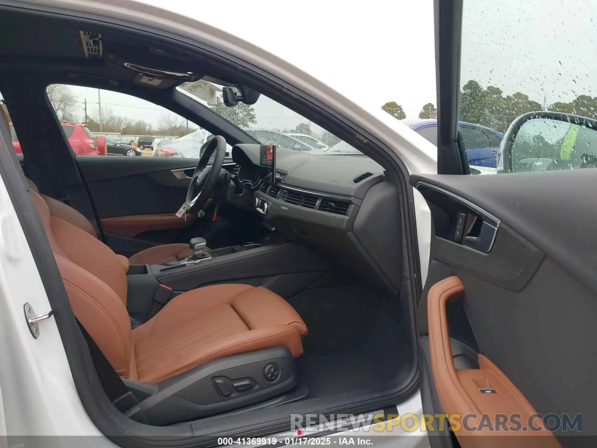 5 fotografías del automóvil dañado WAUEAAF42RN013607 AUDI A4 2024