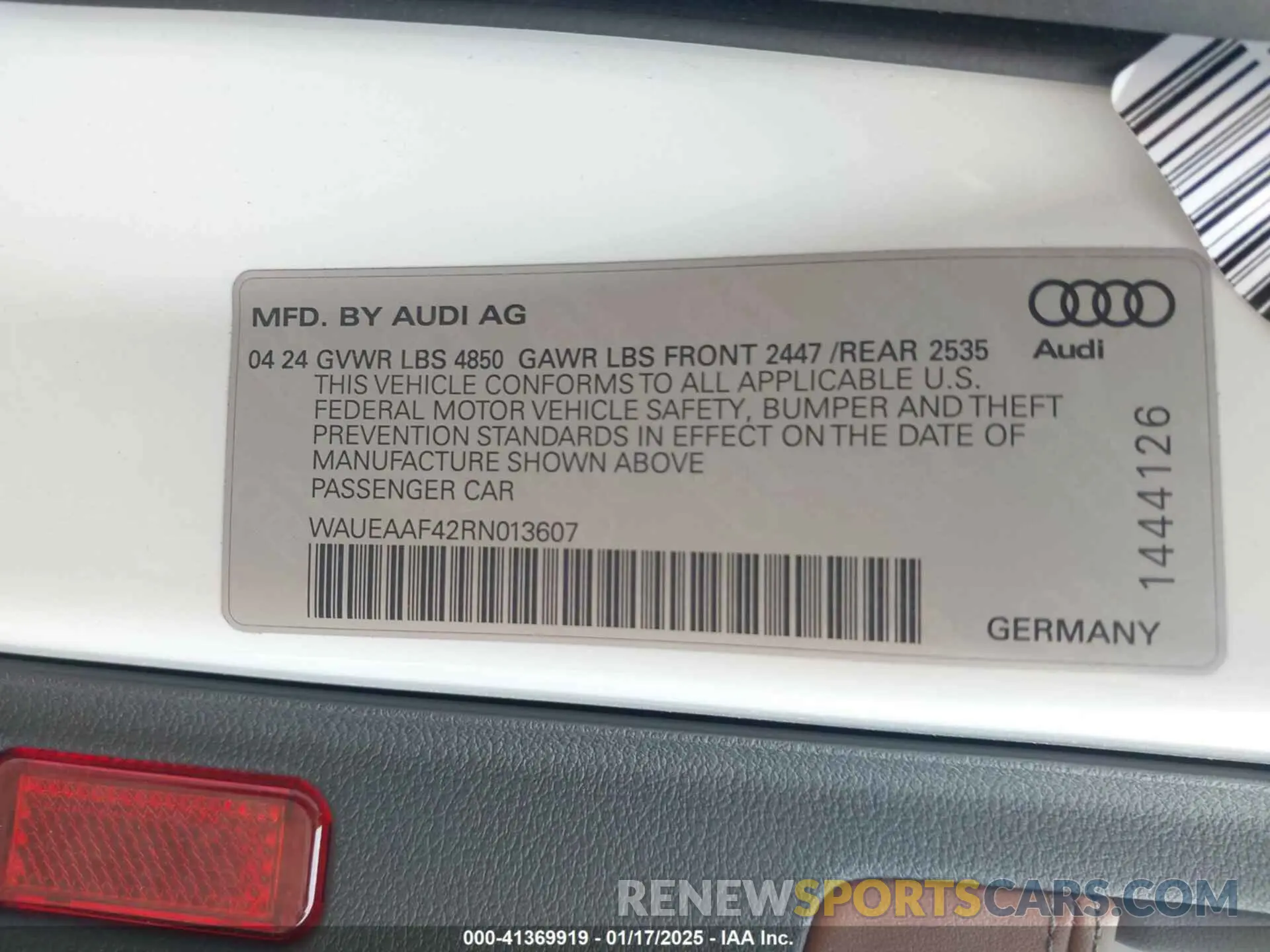 9 fotografías del automóvil dañado WAUEAAF42RN013607 AUDI A4 2024