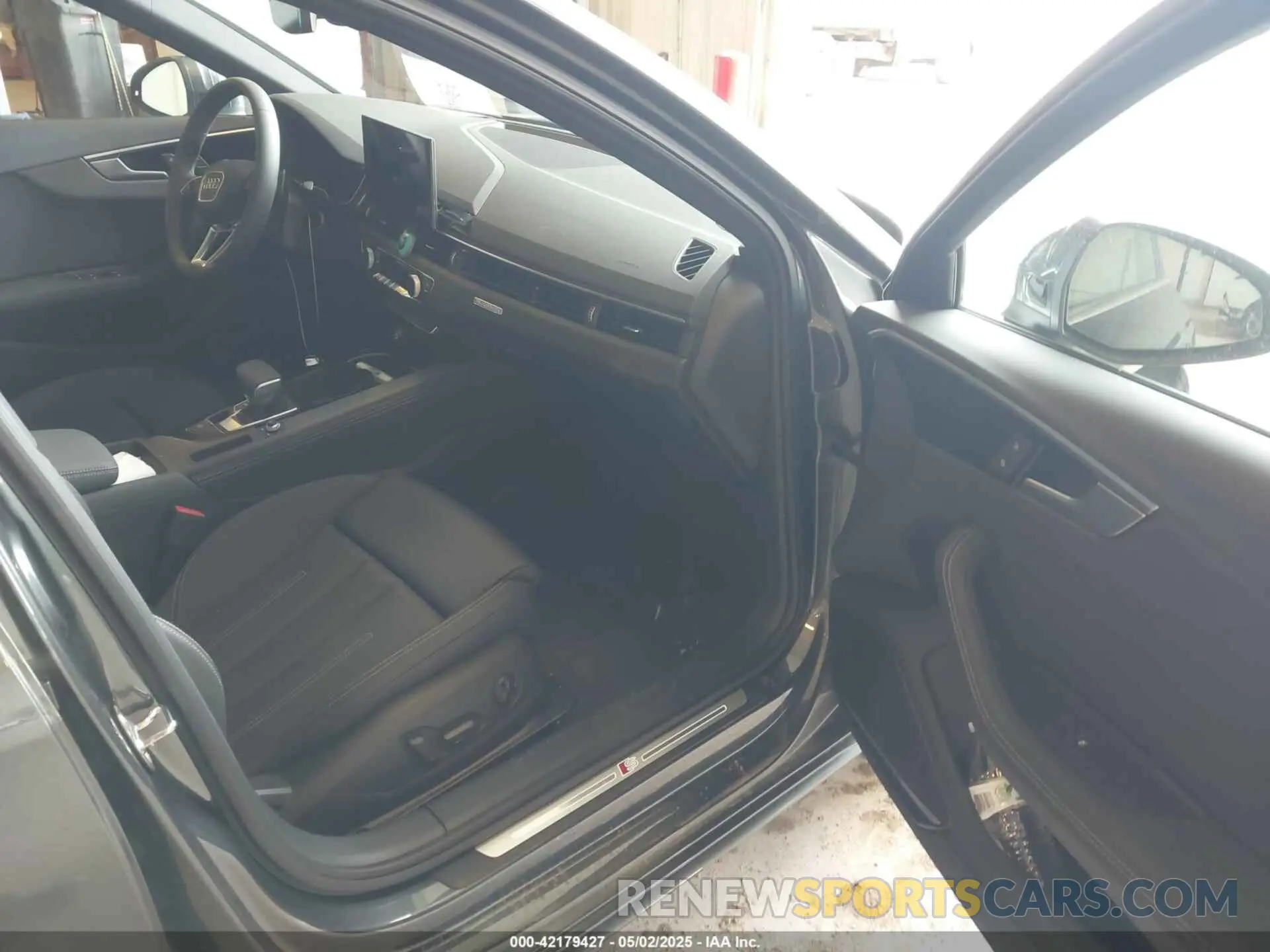 5 fotografías del automóvil dañado WAUEAAF42RN018774 AUDI A4 2024