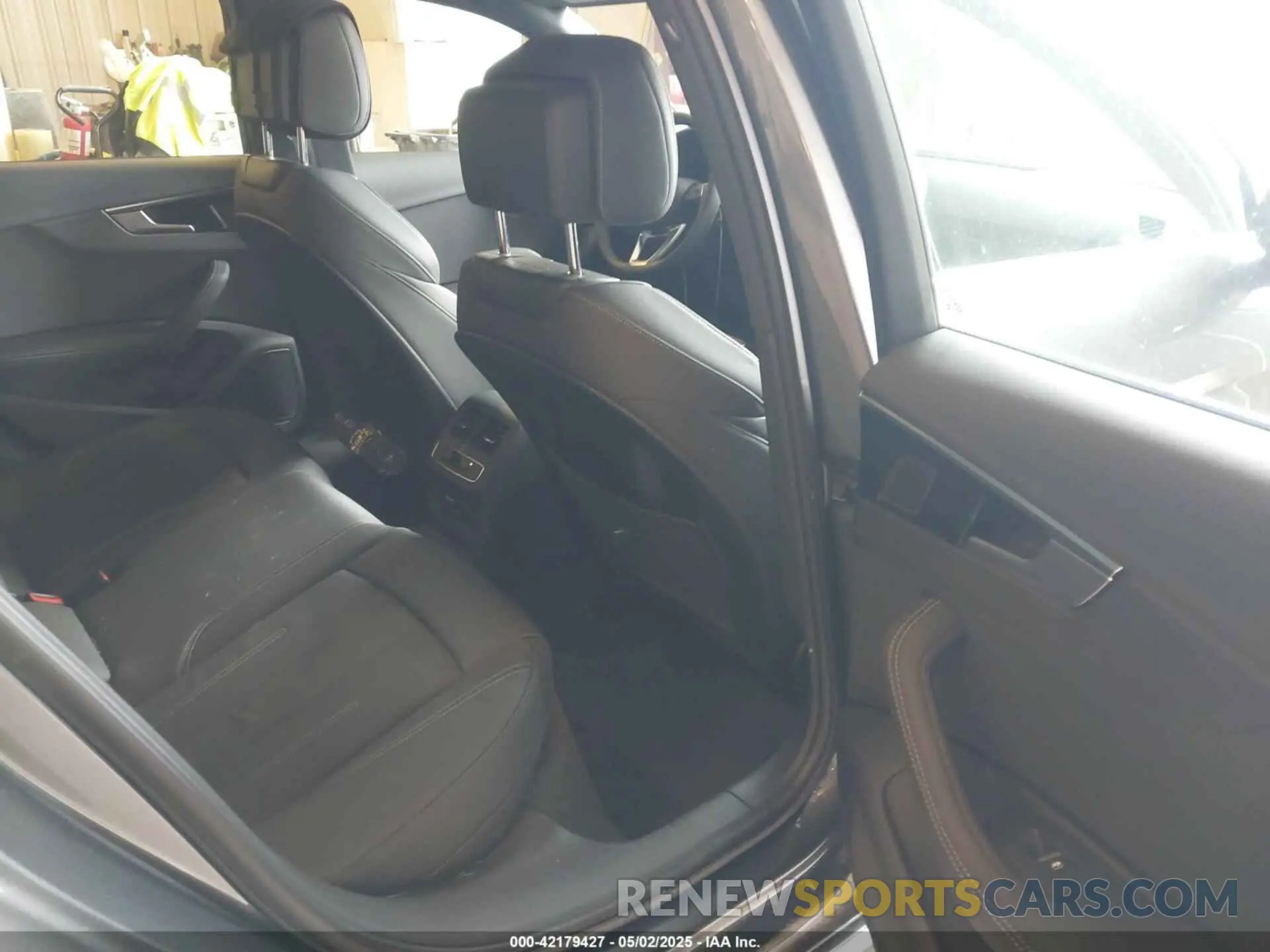 8 fotografías del automóvil dañado WAUEAAF42RN018774 AUDI A4 2024