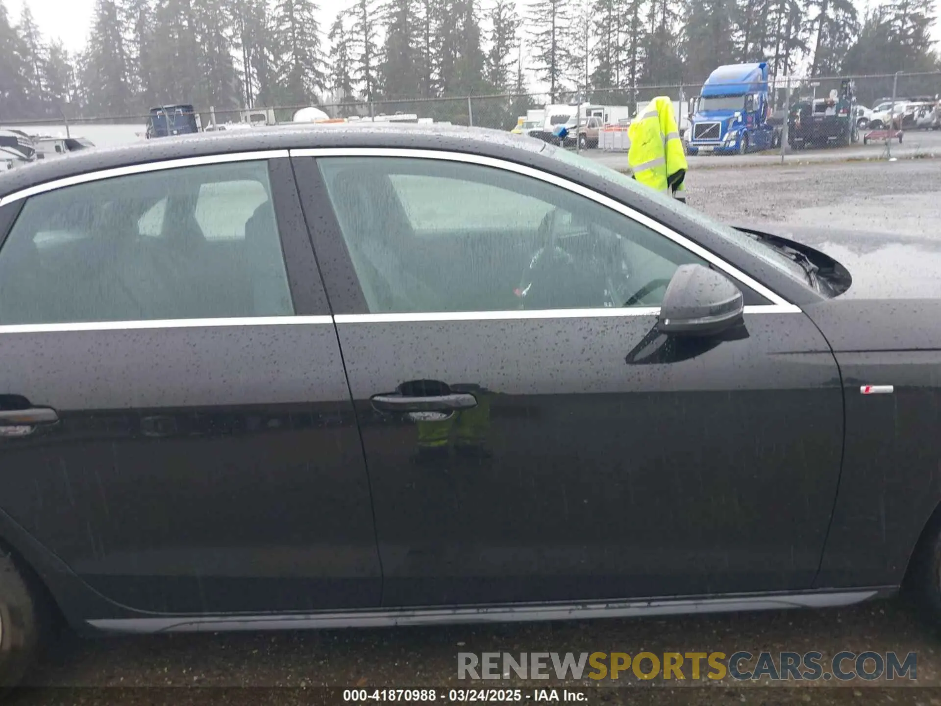 14 fotografías del automóvil dañado WAUEAAF43RA058319 AUDI A4 2024