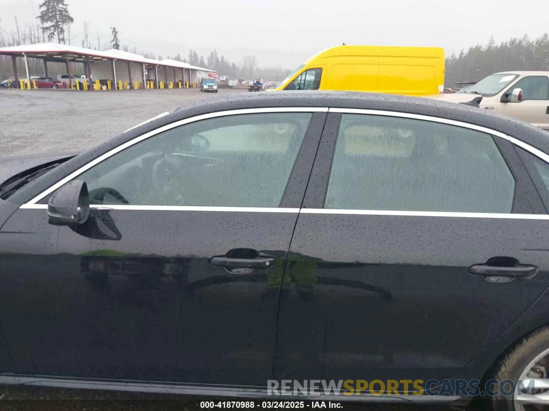 15 fotografías del automóvil dañado WAUEAAF43RA058319 AUDI A4 2024