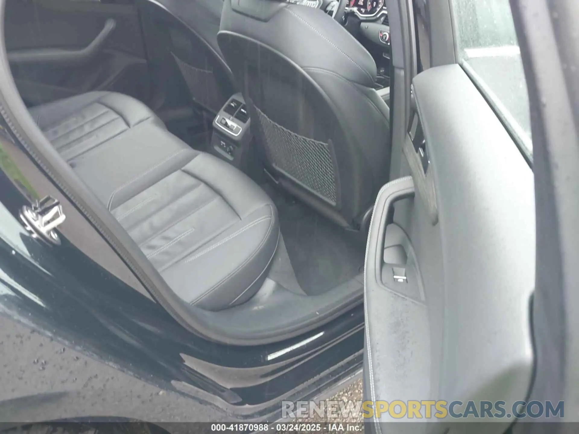8 fotografías del automóvil dañado WAUEAAF43RA058319 AUDI A4 2024