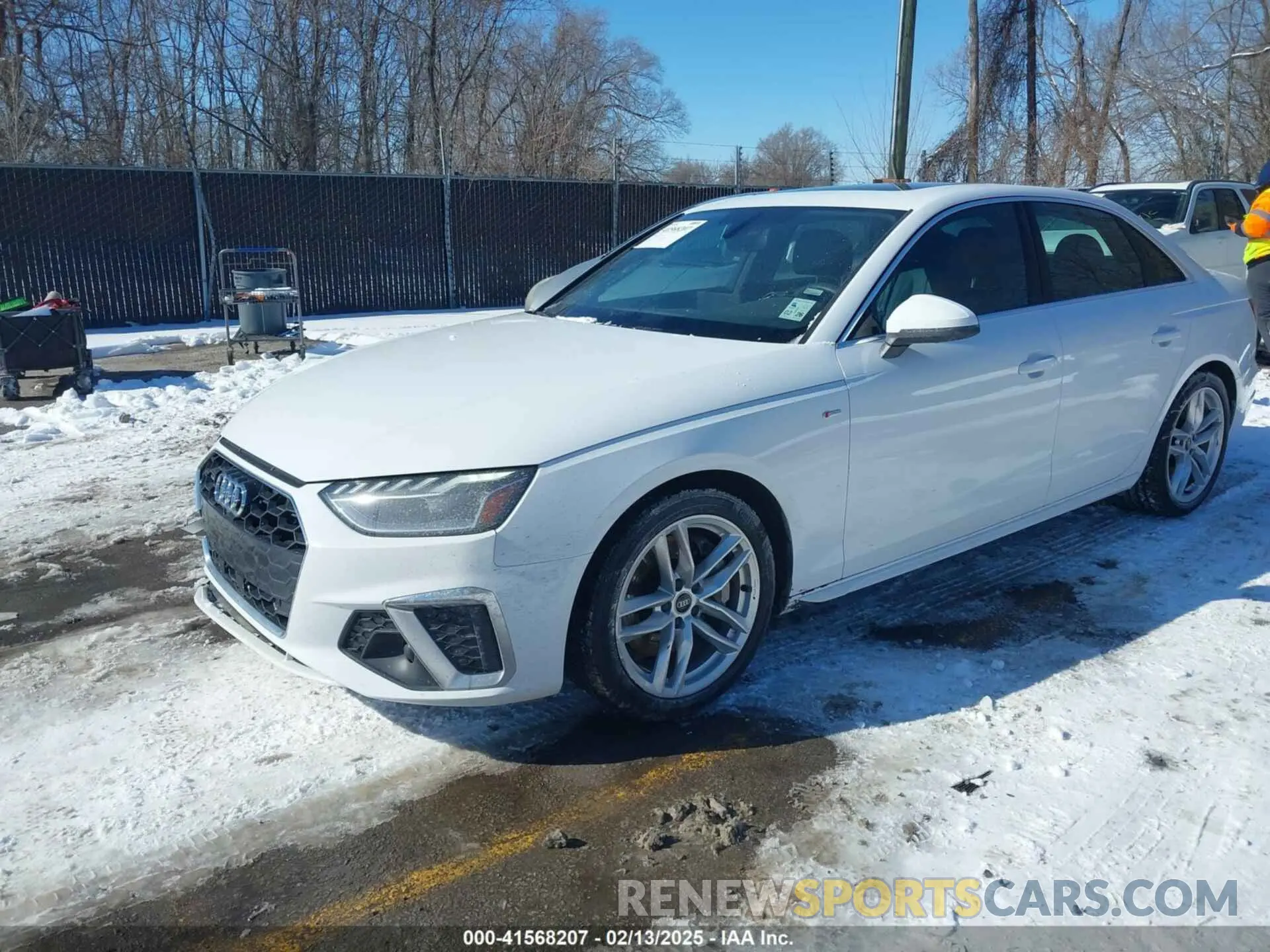 2 fotografías del automóvil dañado WAUEAAF44RN006061 AUDI A4 2024