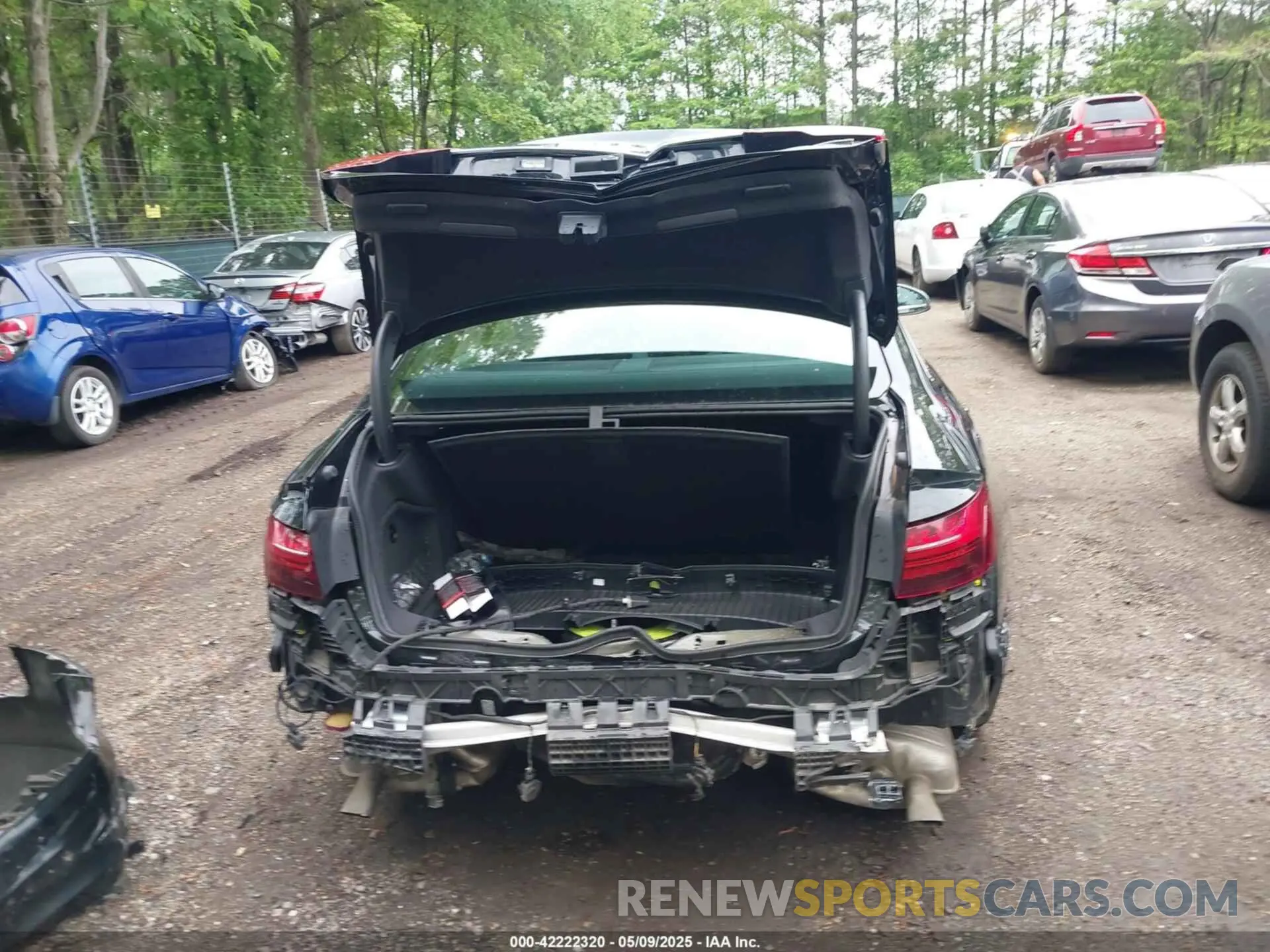 17 fotografías del automóvil dañado WAUEAAF47RN015613 AUDI A4 2024