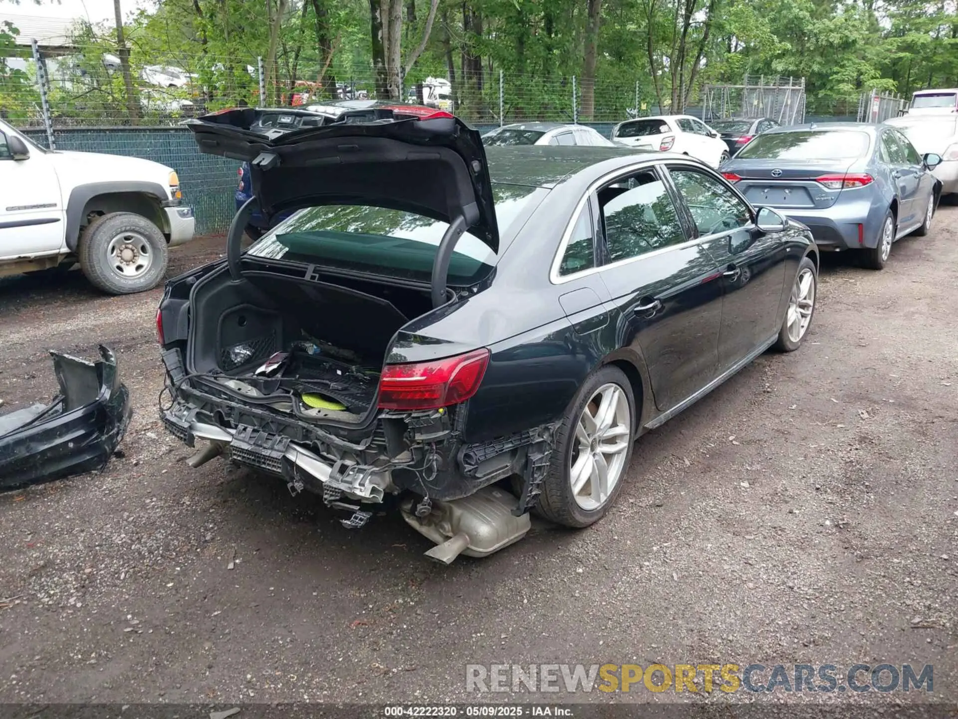 4 fotografías del automóvil dañado WAUEAAF47RN015613 AUDI A4 2024