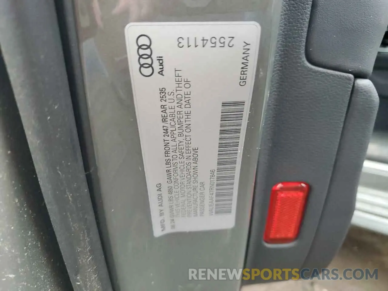 12 fotografías del automóvil dañado WAUEAAF47RN017846 AUDI A4 2024