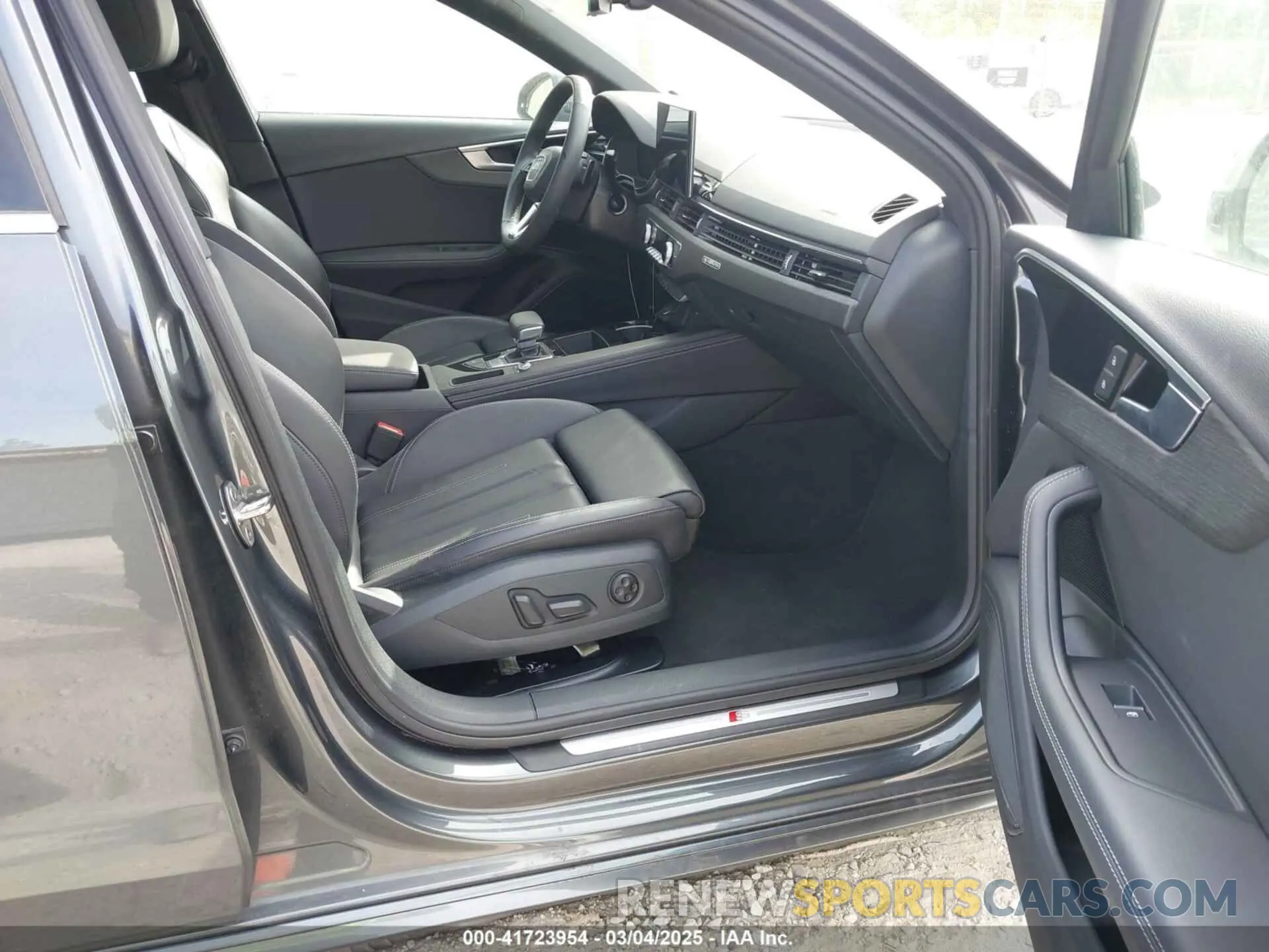 5 fotografías del automóvil dañado WAUEAAF49RN006282 AUDI A4 2024