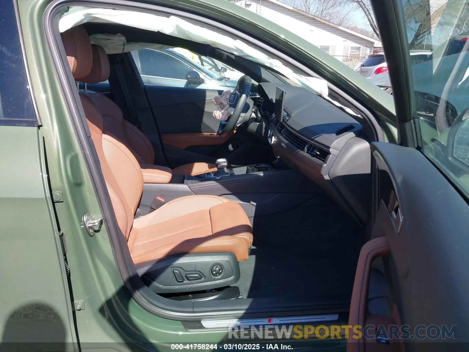 5 fotografías del automóvil dañado WAUEAAF48SN000964 AUDI A4 2025