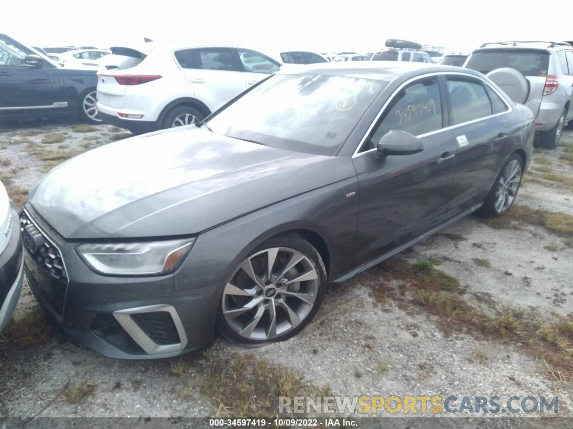 2 fotografías del automóvil dañado WAUEAAF48MN005553 AUDI A4 SEDAN 2021