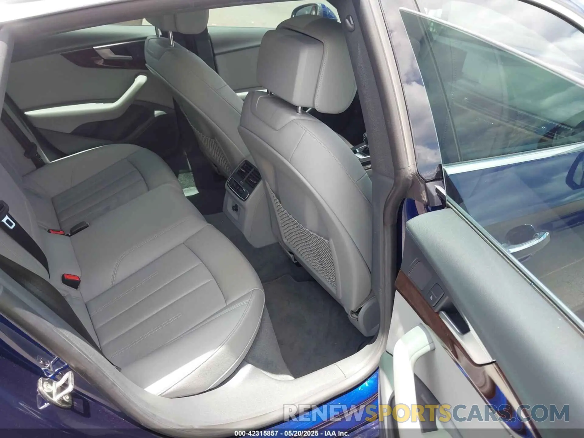 8 fotografías del automóvil dañado WAUANCF54KA080147 AUDI A5 2019