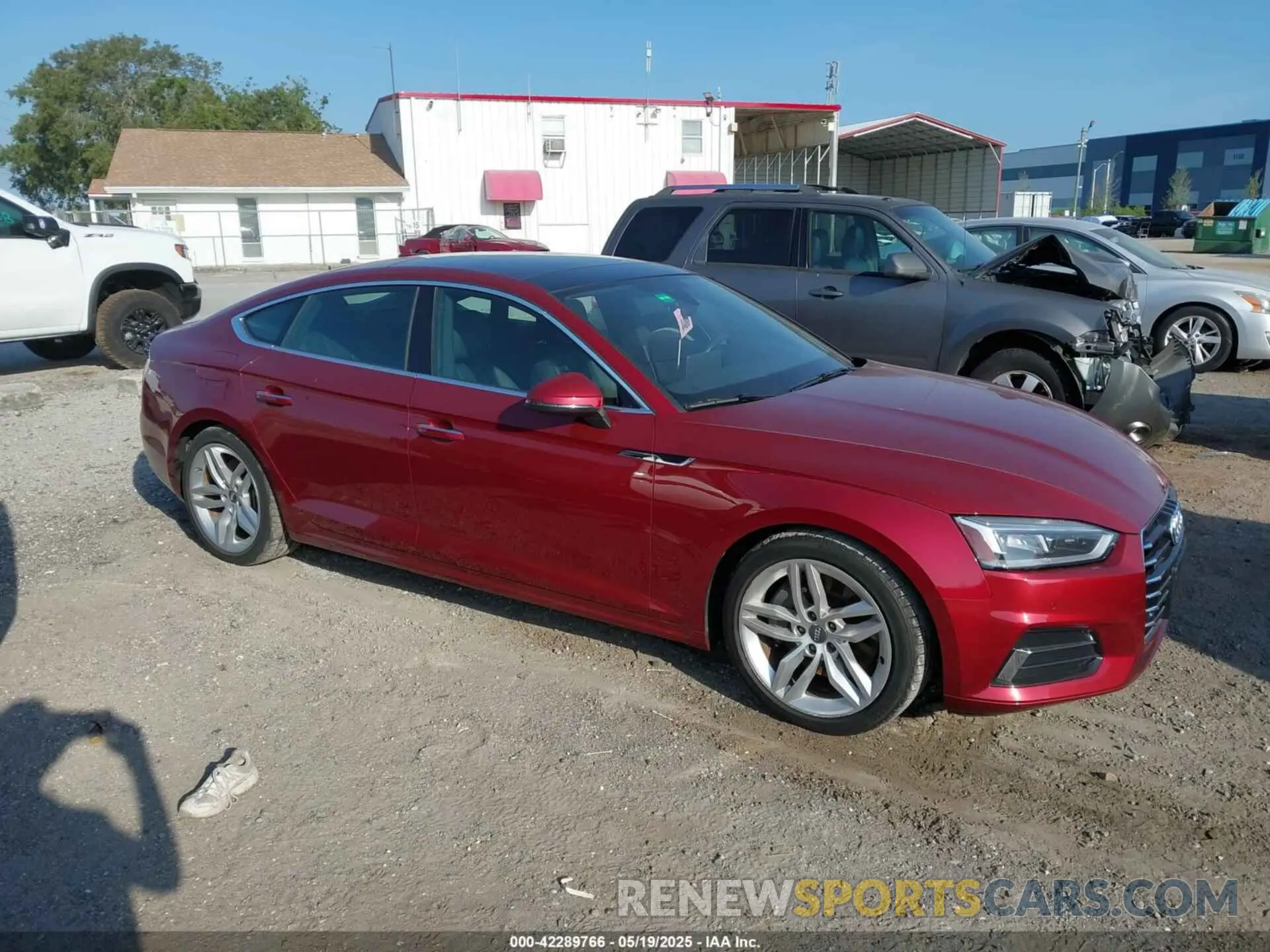 13 fotografías del automóvil dañado WAUBNCF56KA097357 AUDI A5 2019