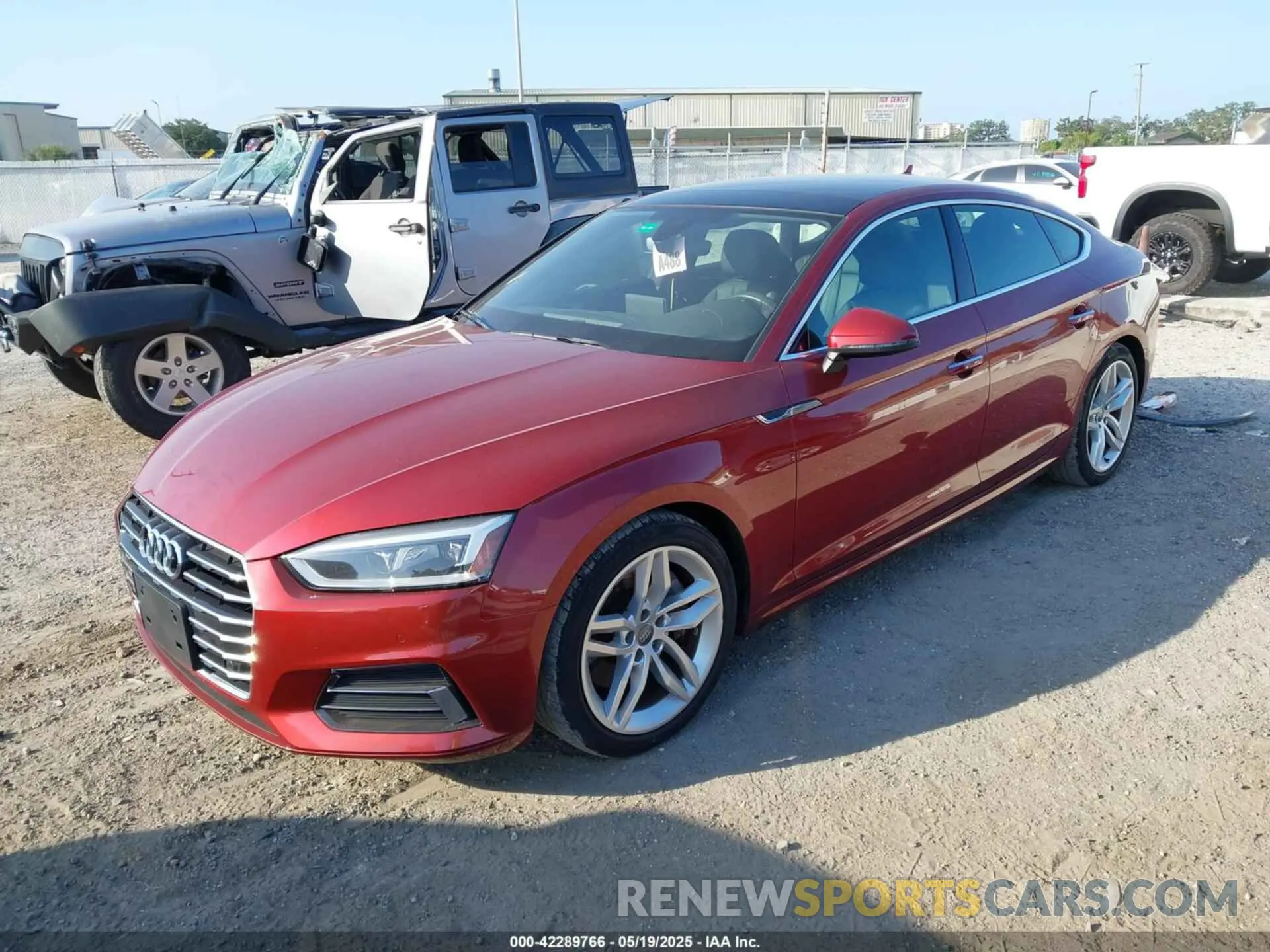 2 fotografías del automóvil dañado WAUBNCF56KA097357 AUDI A5 2019