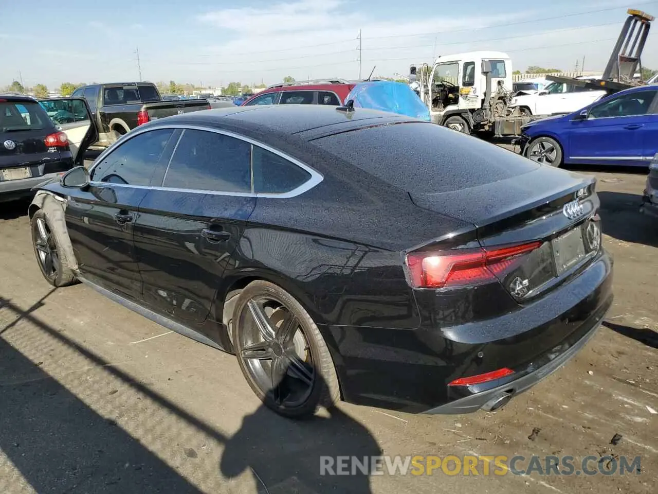 2 fotografías del automóvil dañado WAUENCF51KA044143 AUDI A5 2019