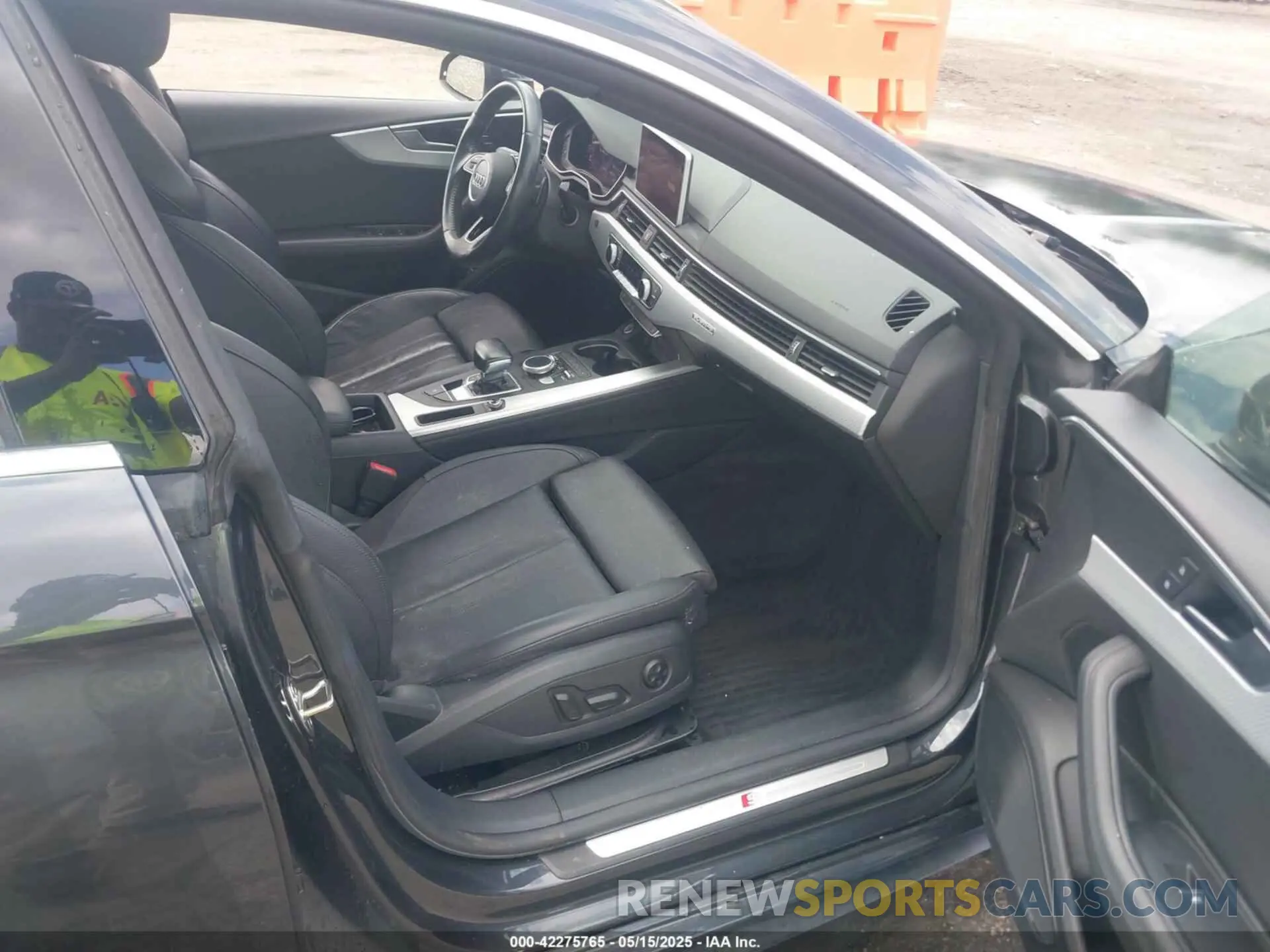 5 fotografías del automóvil dañado WAUENCF54KA019060 AUDI A5 2019