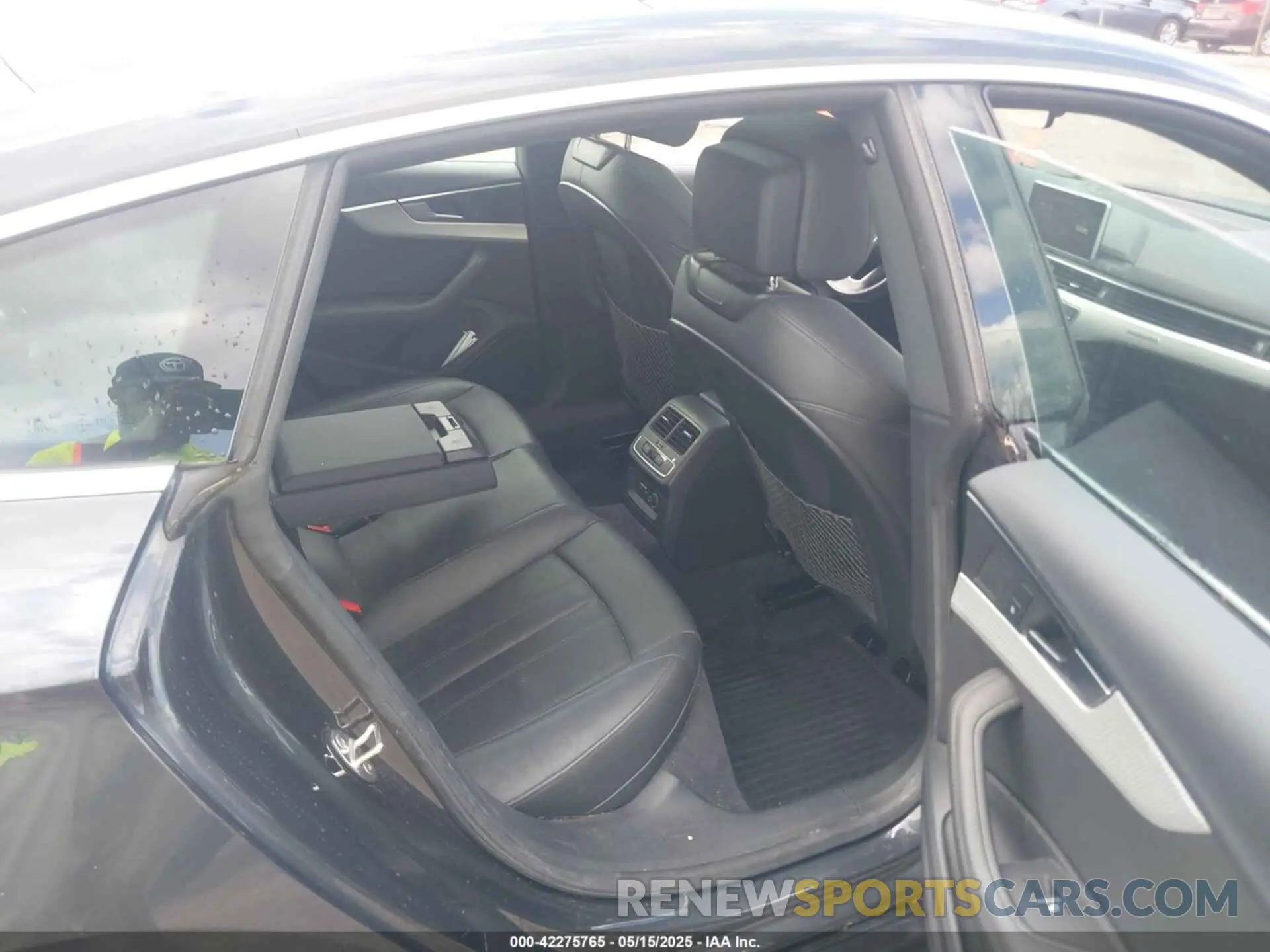 8 fotografías del automóvil dañado WAUENCF54KA019060 AUDI A5 2019