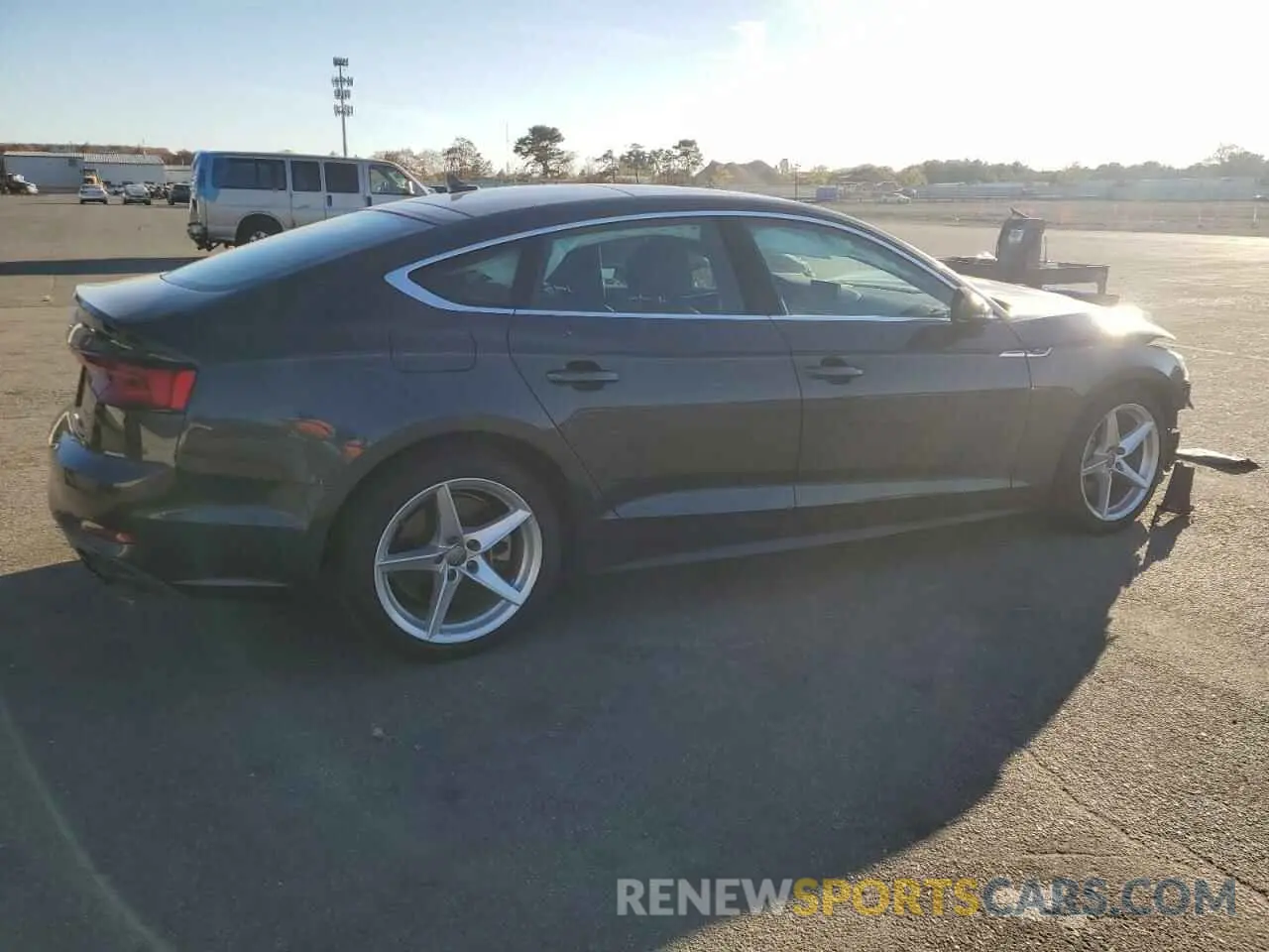 3 fotografías del automóvil dañado WAUENCF55KA076951 AUDI A5 2019
