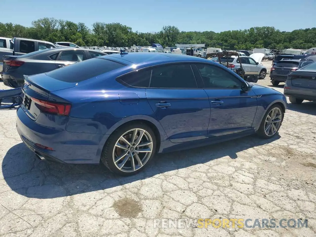 3 fotografías del automóvil dañado WAUENCF56KA010165 AUDI A5 2019