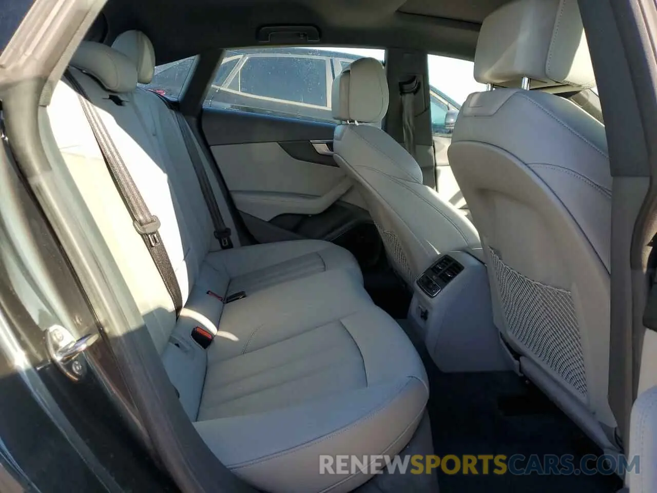 10 fotografías del automóvil dañado WAUENCF56KA068616 AUDI A5 2019