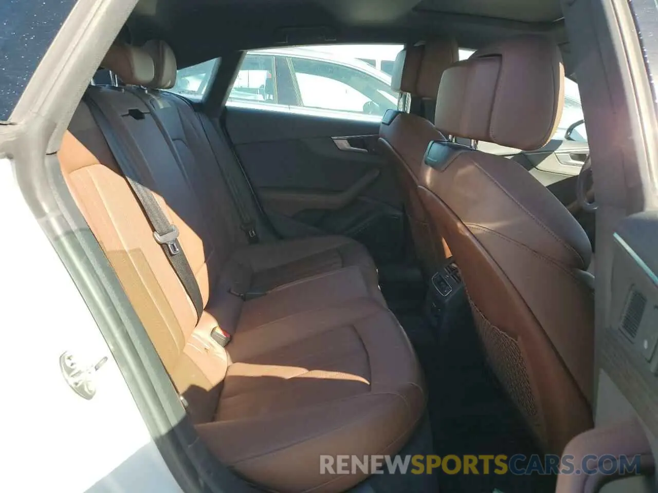 10 fotografías del automóvil dañado WAUENCF56KA077381 AUDI A5 2019